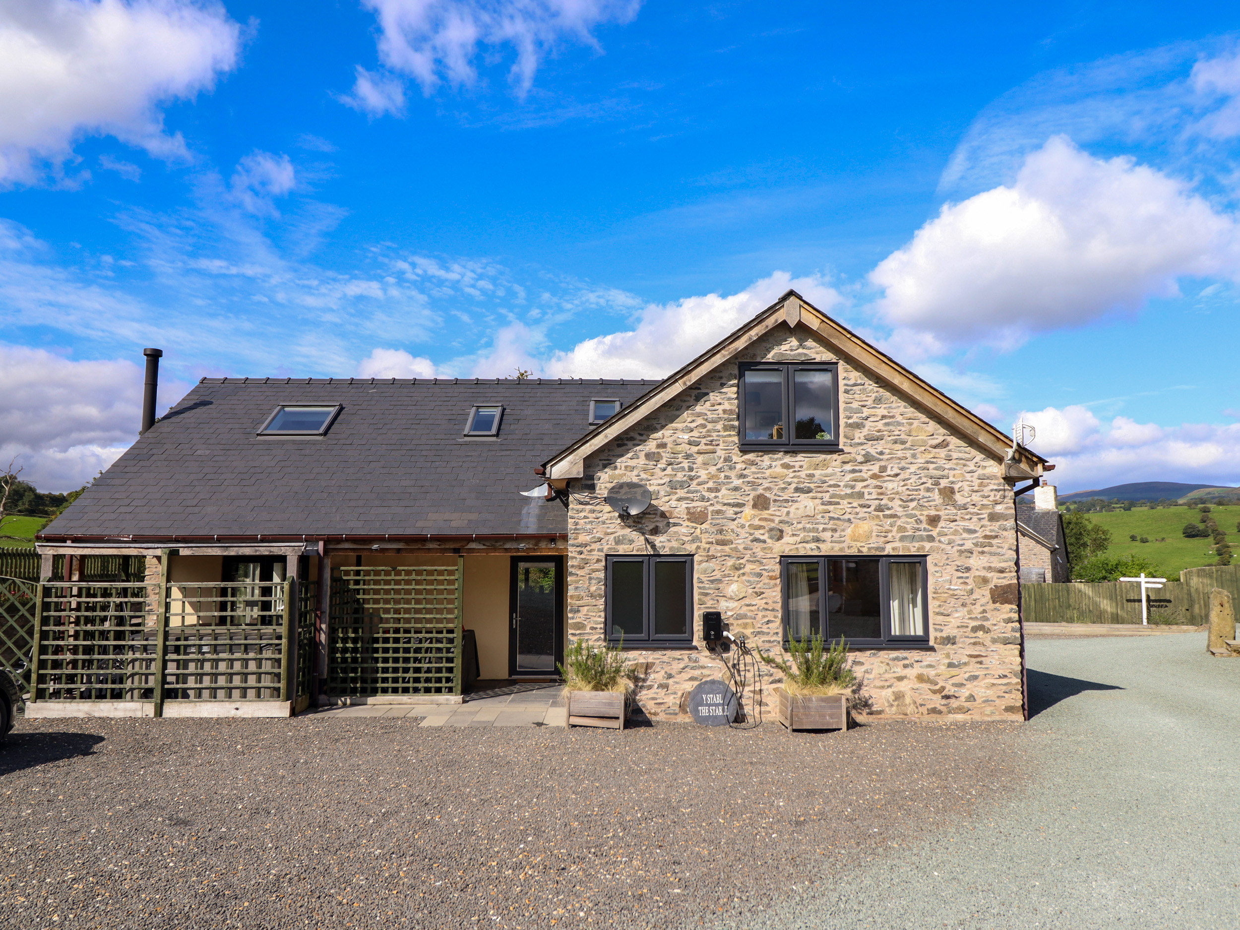 Y Stabl (The Stable), Llanrhaeadr-Ym-Mochnant