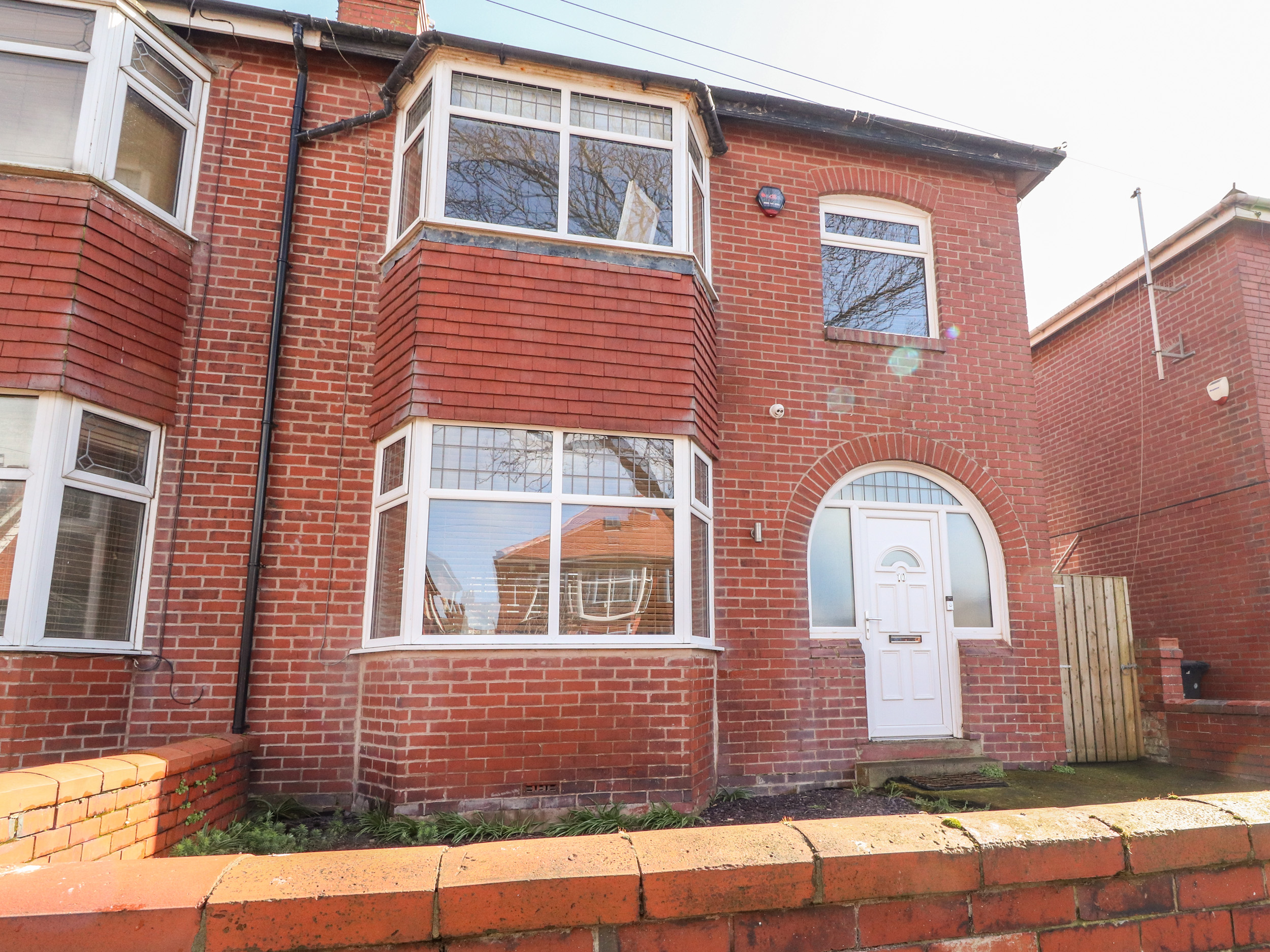 10 Sandhurst Avenue, Lytham St. Annes Dog Friendly Holiday Cottage in