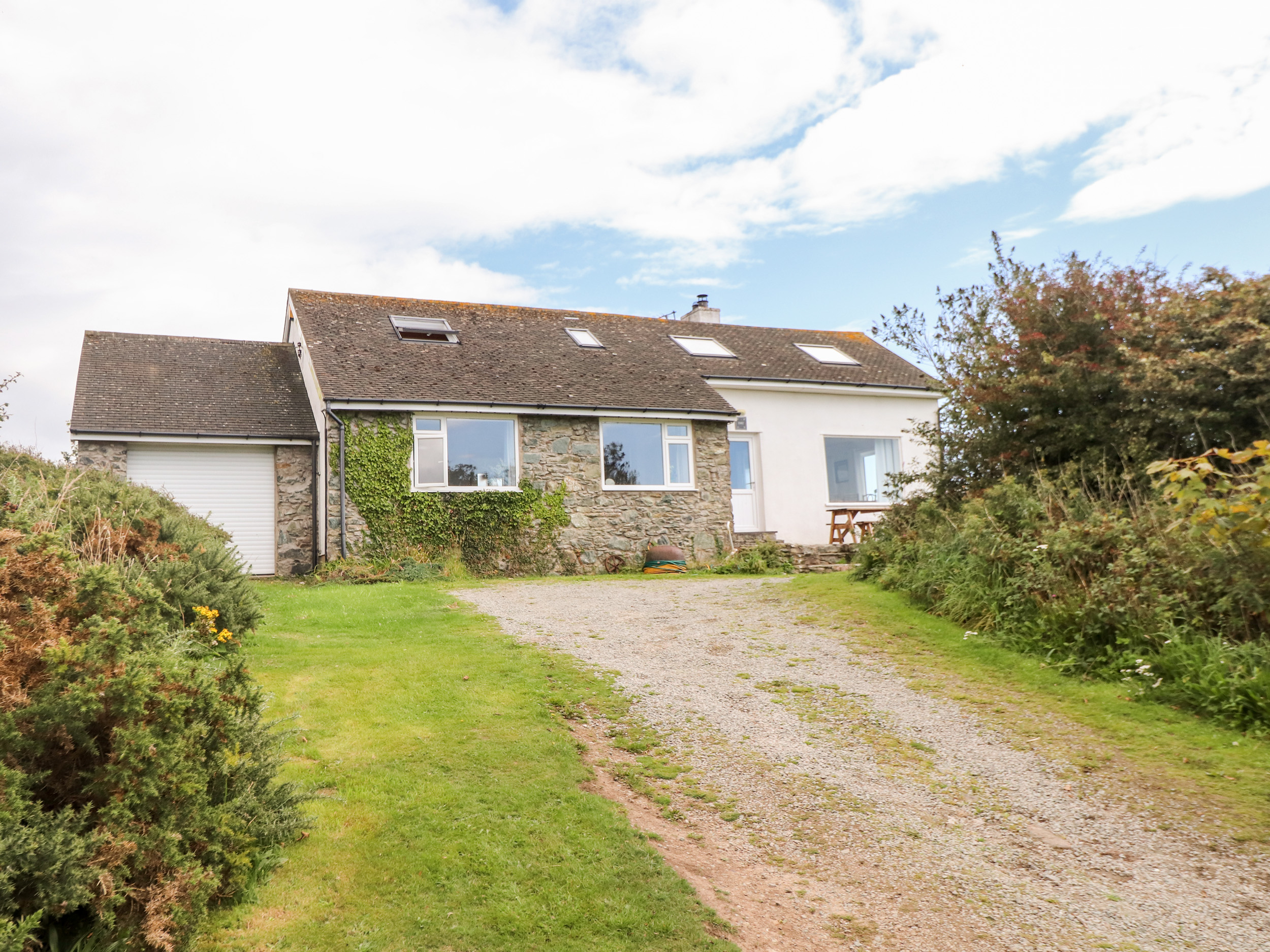 4 bedroom Cottage for rent in Rhoscolyn