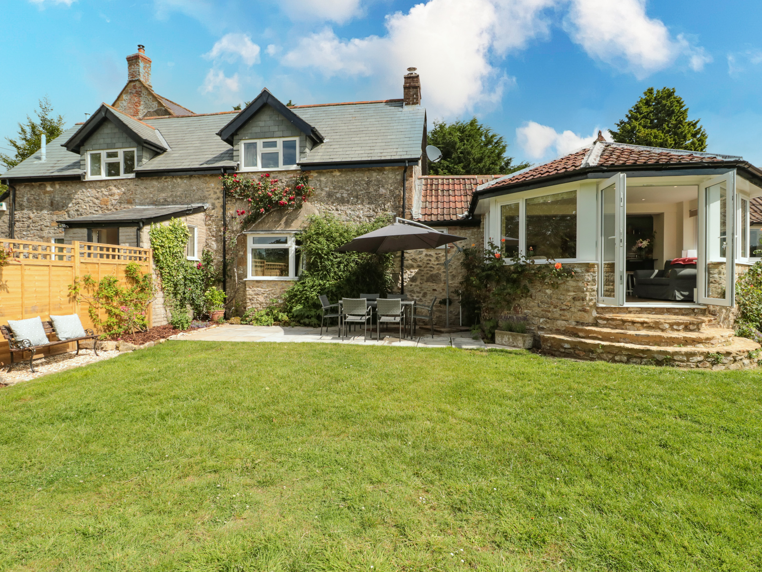 3 bedroom Cottage for rent in Chard