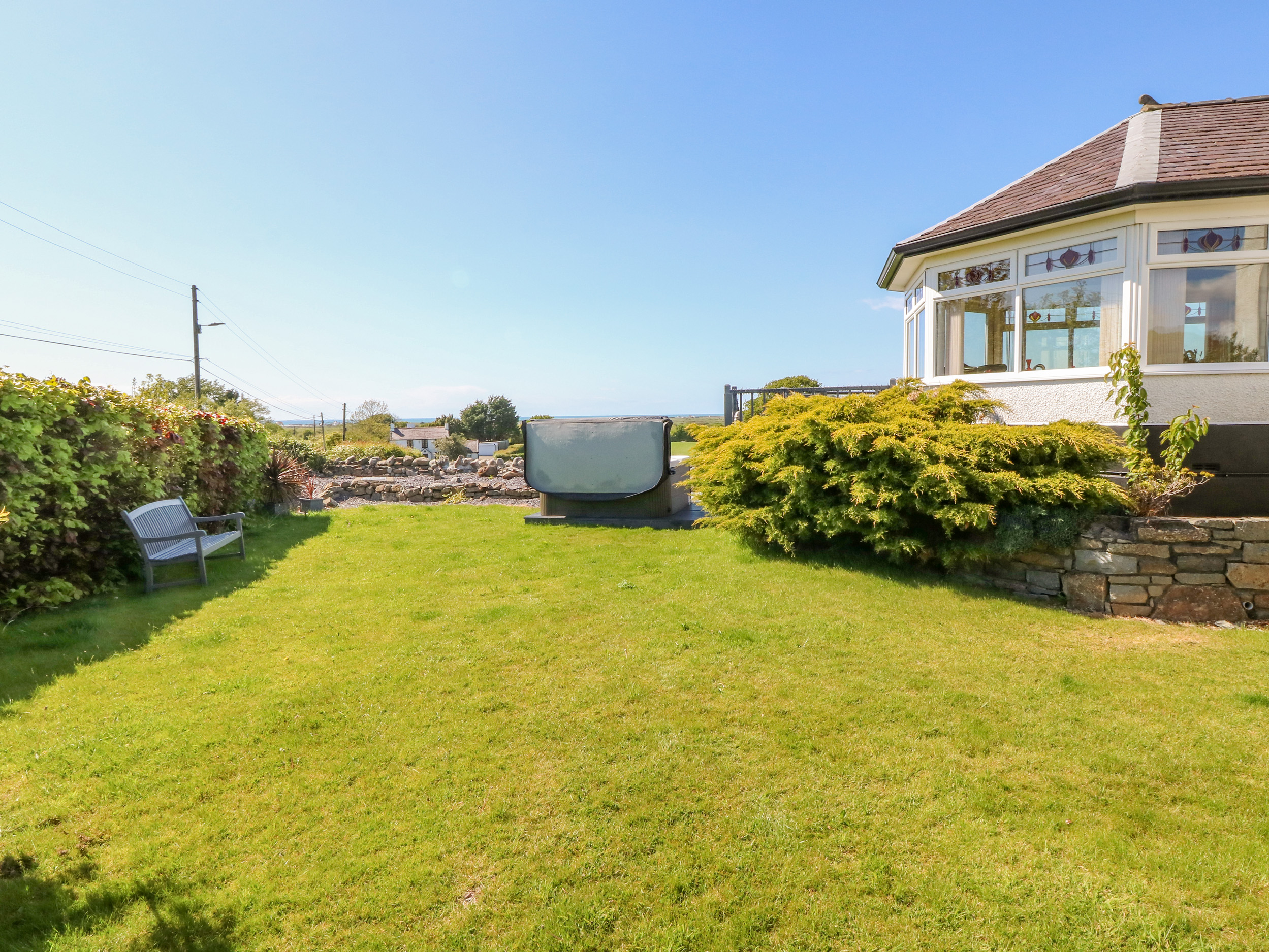 Fron Emrys, Caernarfon Dog Friendly Holiday Cottage in Snowdonia and