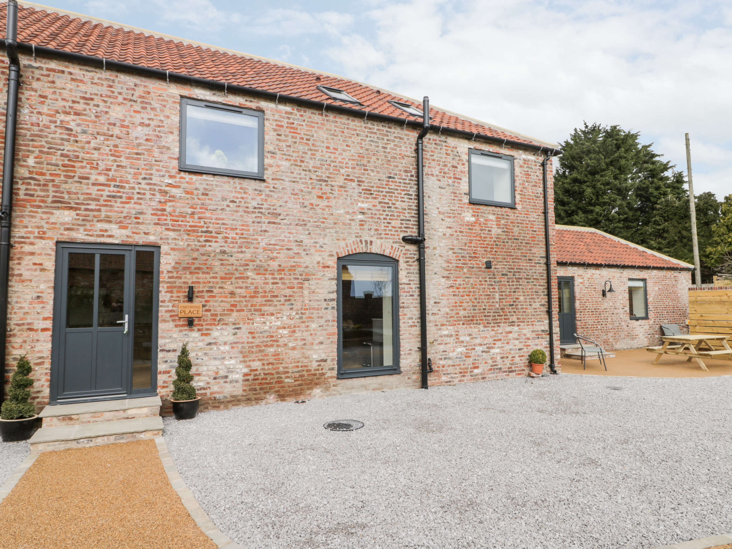 Partridge Place - Dog Friendly Holiday Cottage in Burton Pidsea - North ...