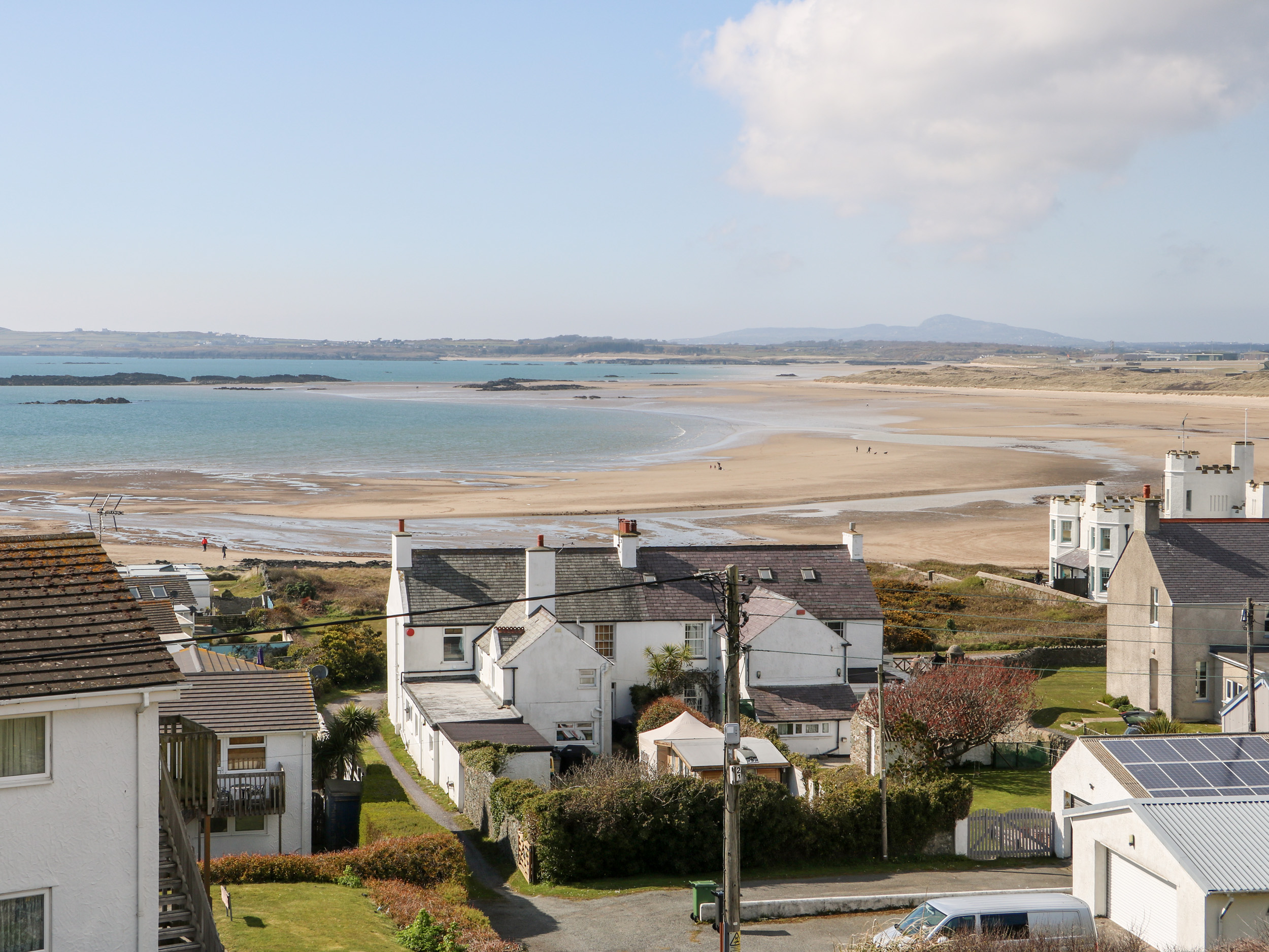 Maesteg Dog Friendly Holiday Cottage in Rhosneigr Anglesey Wales