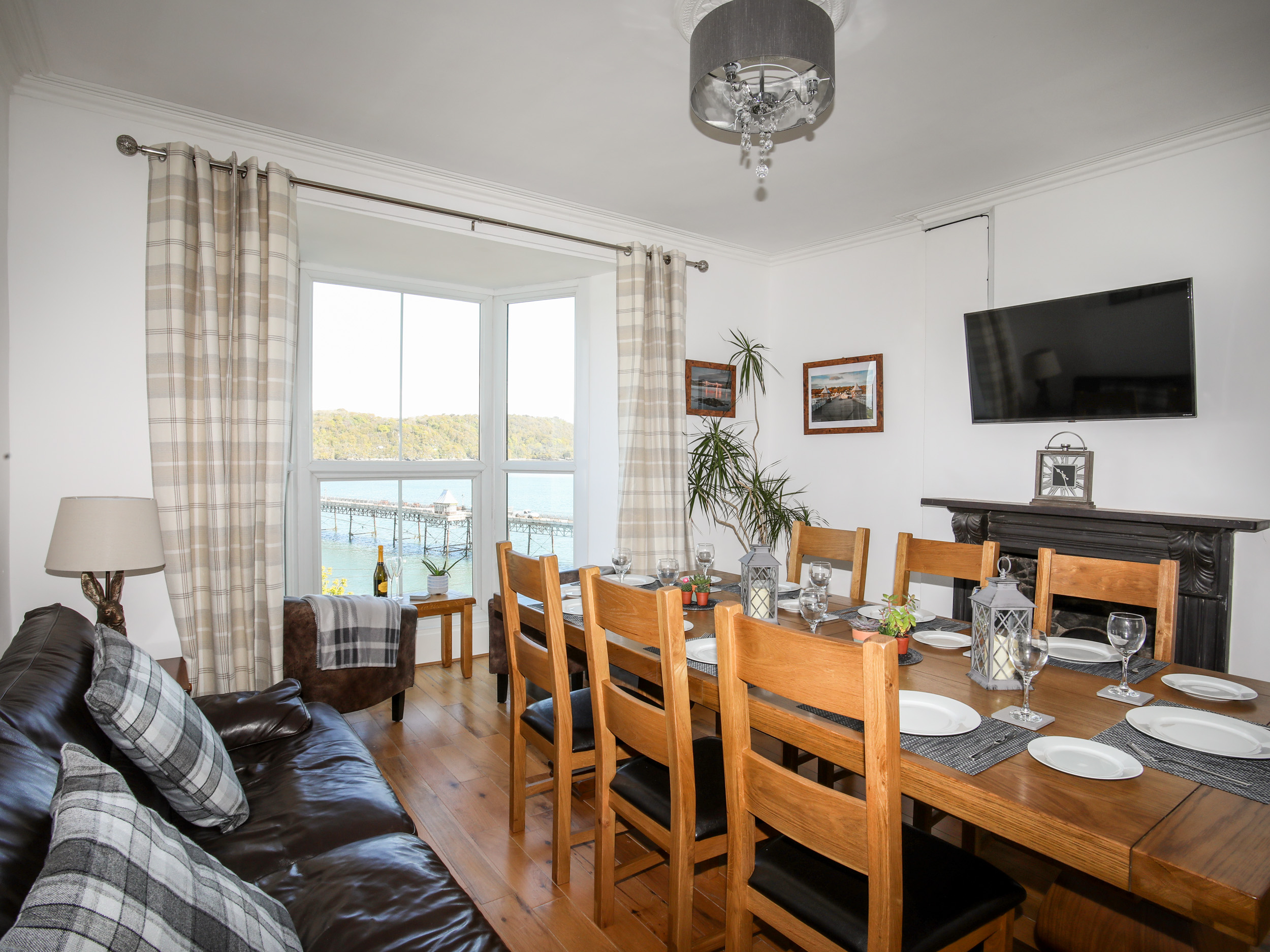 Pier View, 1 Garth Terrace, Bangor Dog Friendly Holiday Cottage in
