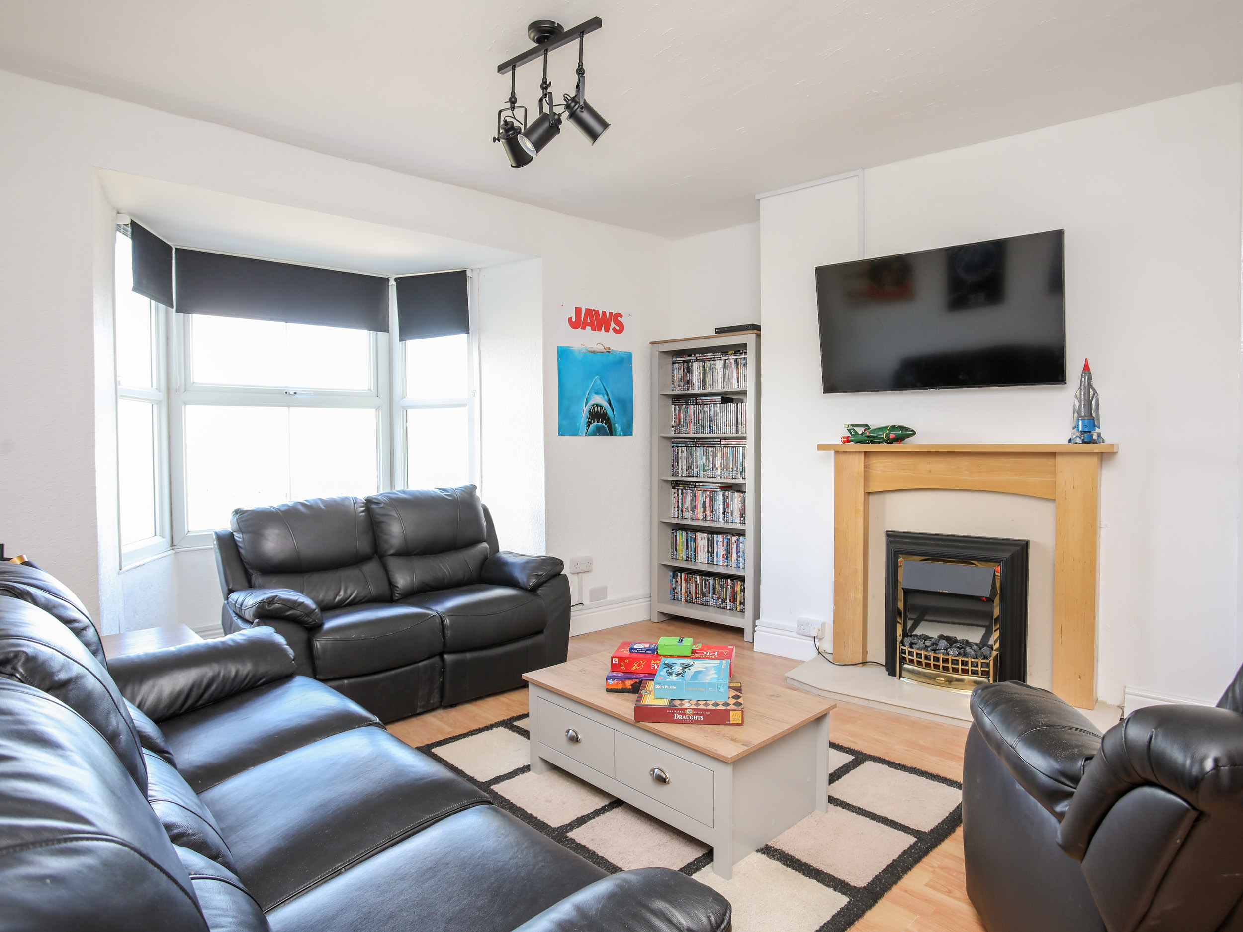 Pier View, 1 Garth Terrace, Bangor Dog Friendly Holiday Cottage in