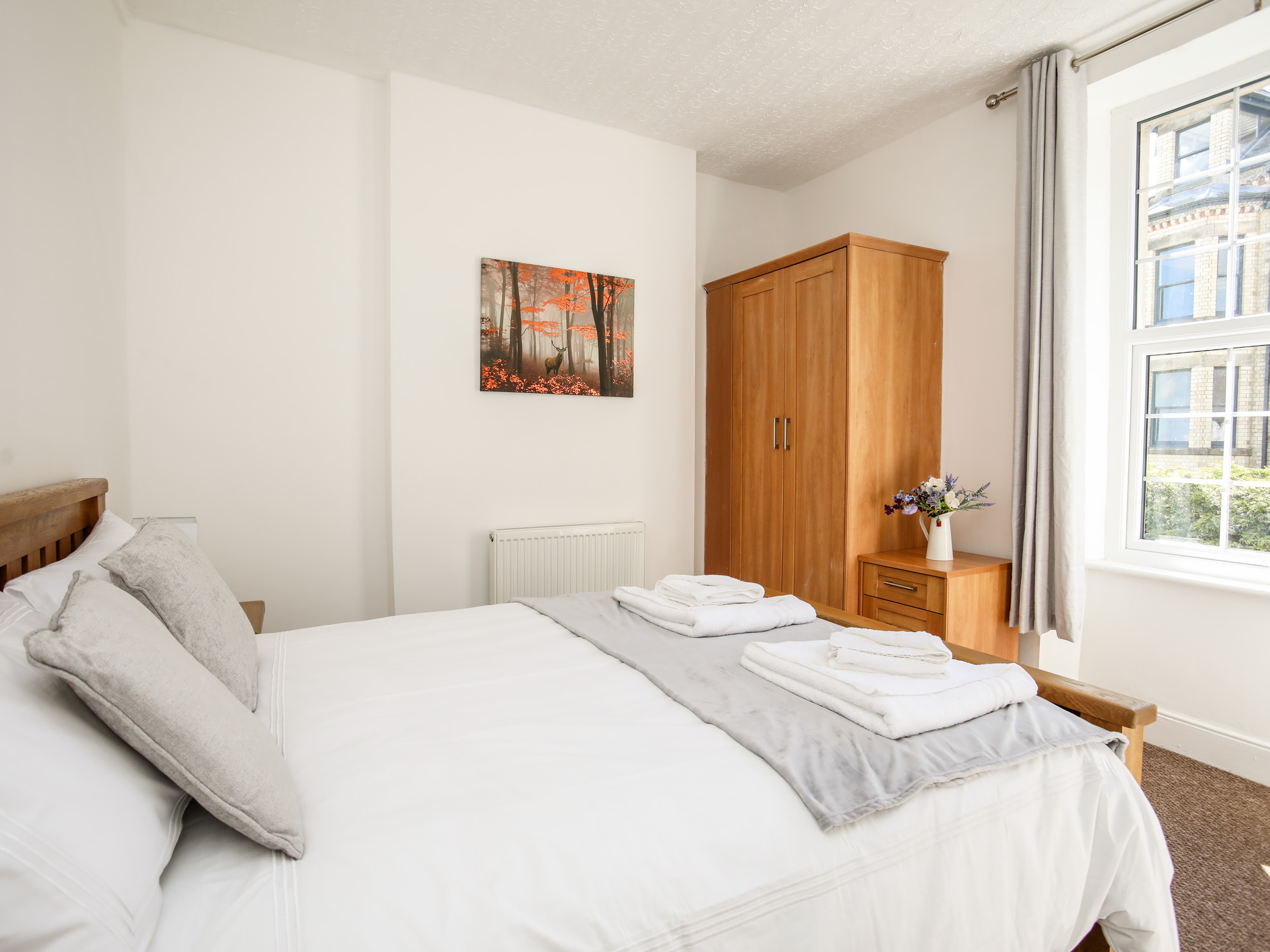 Pier View, 1 Garth Terrace, Bangor Dog Friendly Holiday Cottage in