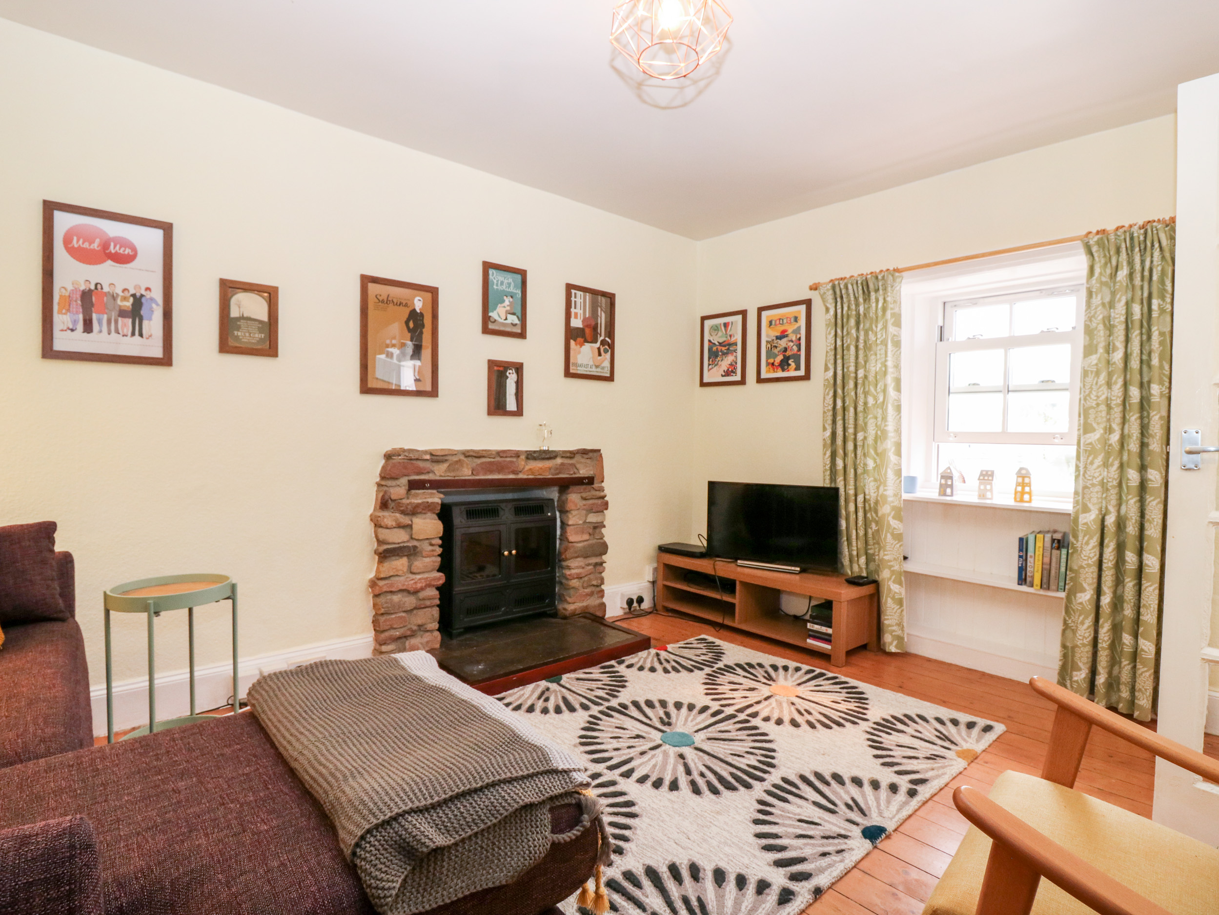 Margie Burn Cottage Dog Friendly Holiday Cottage in Edzell