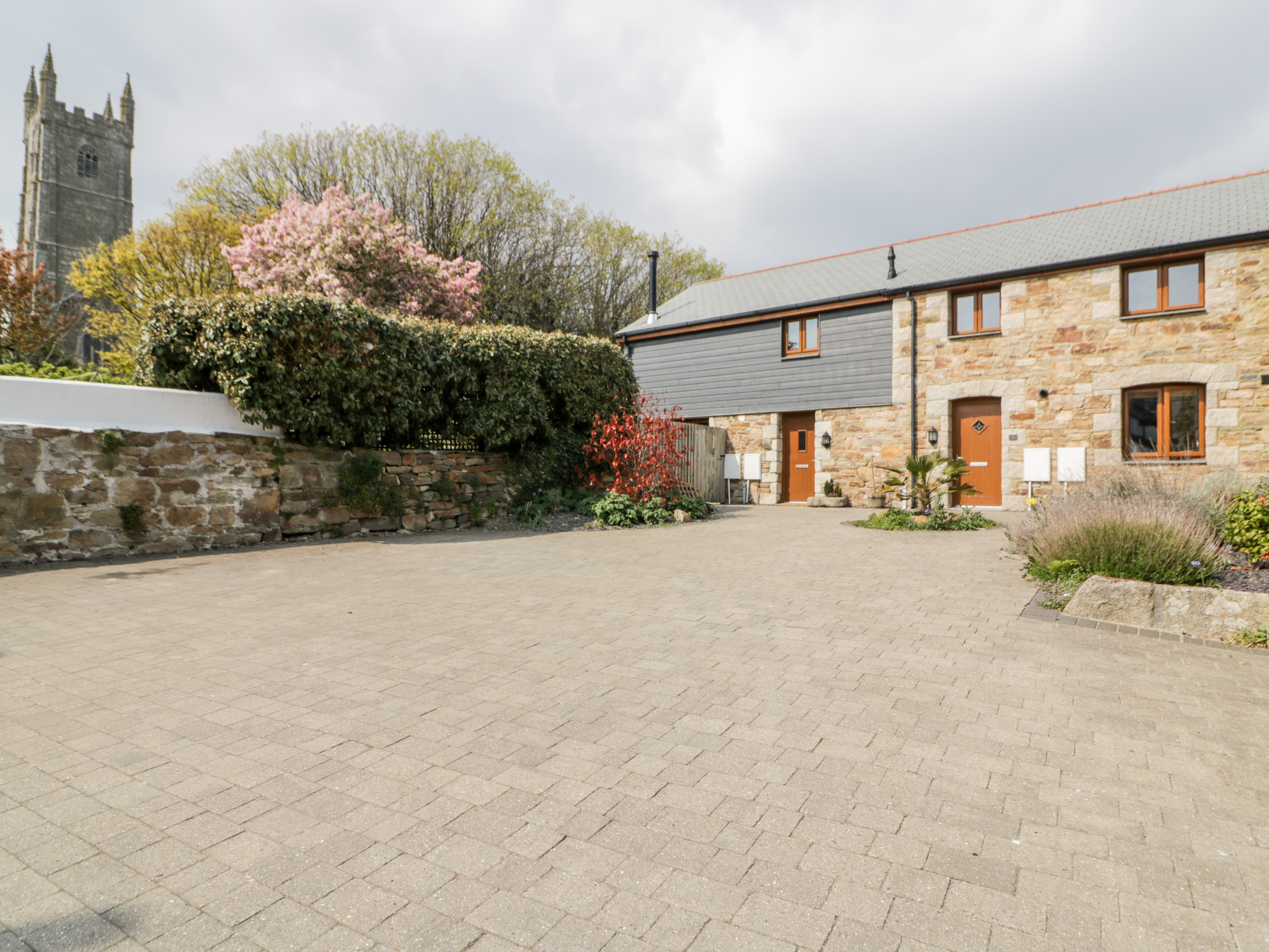 Lower Barn Court, St Columb Minor Dog Friendly Holiday Cottage in