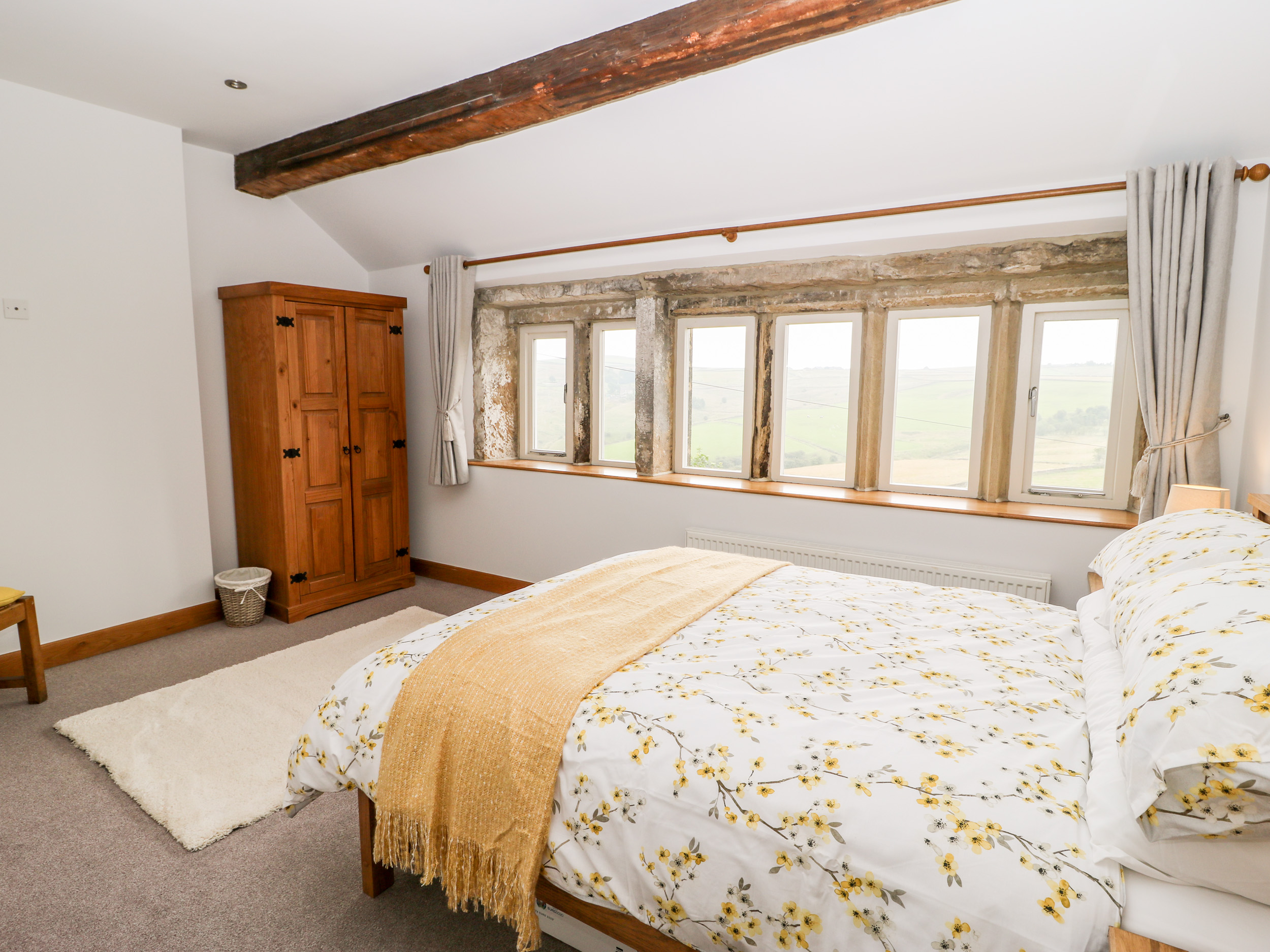 Upper House Farm Cottage (Saddleworth), Delph Dog Friendly Holiday