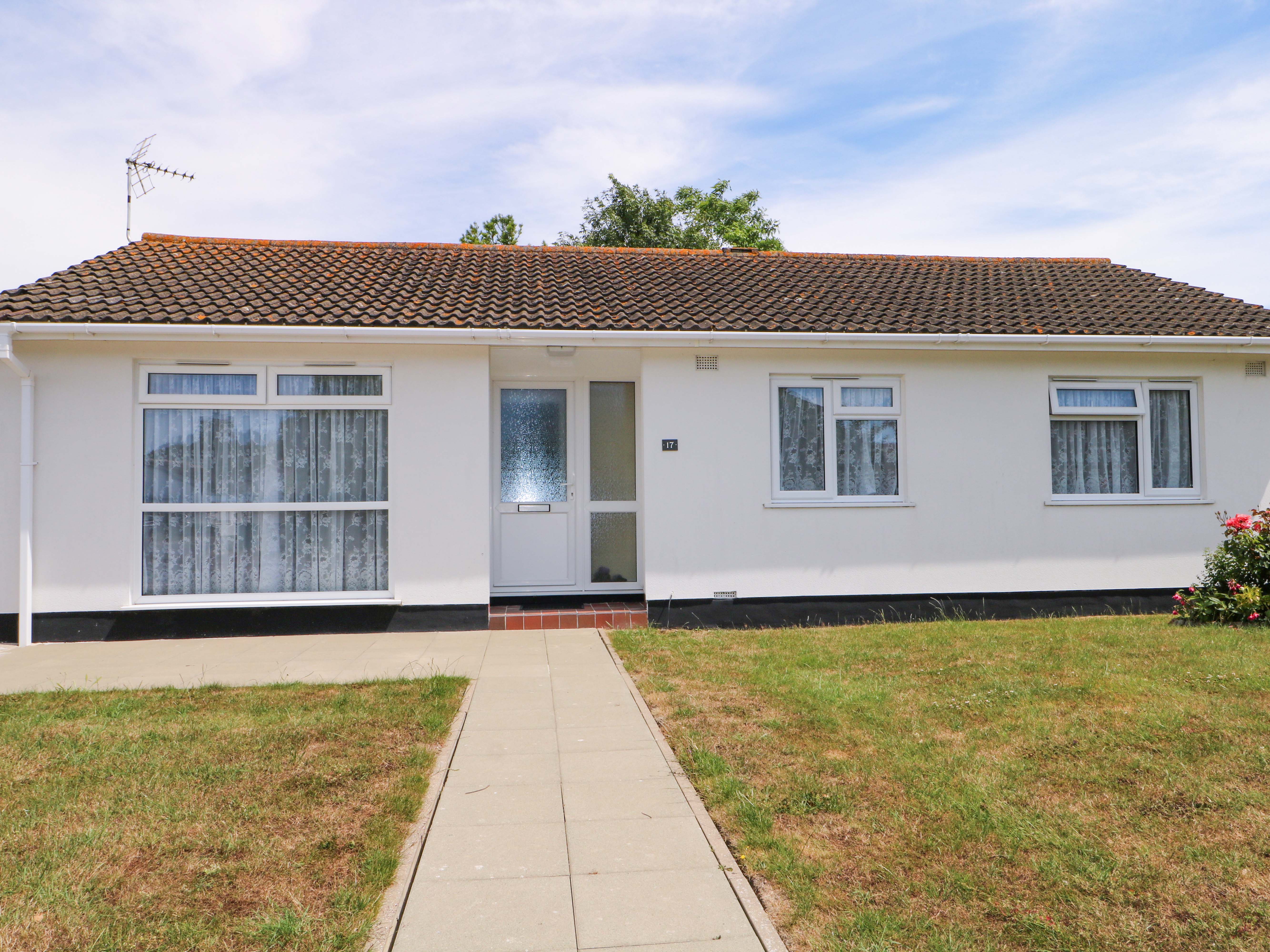 3 bedroom Cottage for rent in Dymchurch