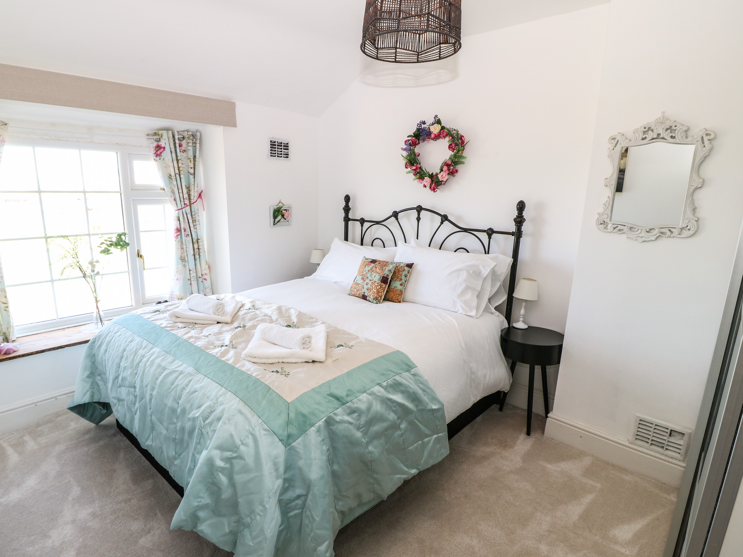 15 Maes Y Mor Dog Friendly Holiday Cottage in Holyhead Anglesey Wales