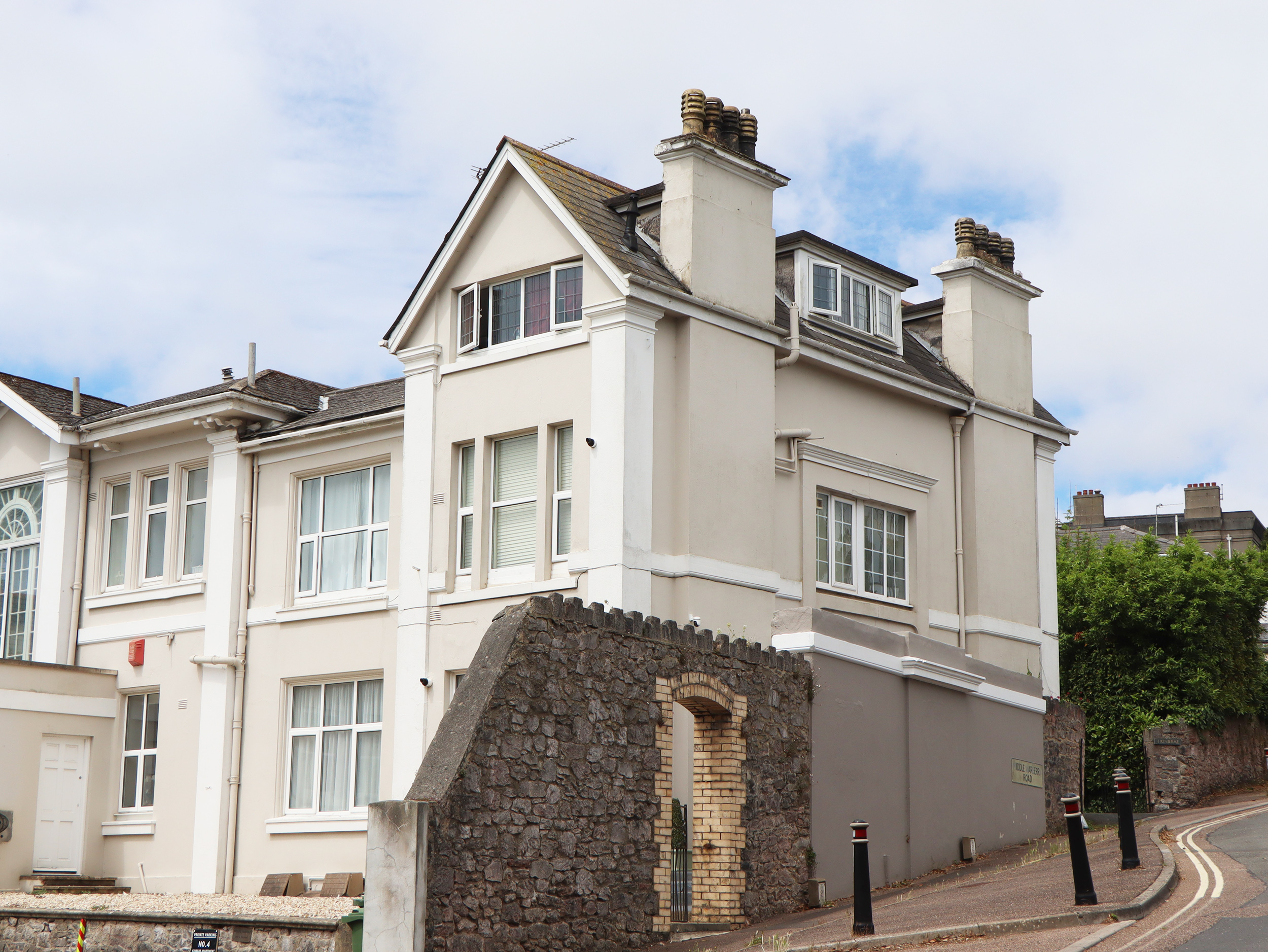 2 bedroom Cottage for rent in Torquay
