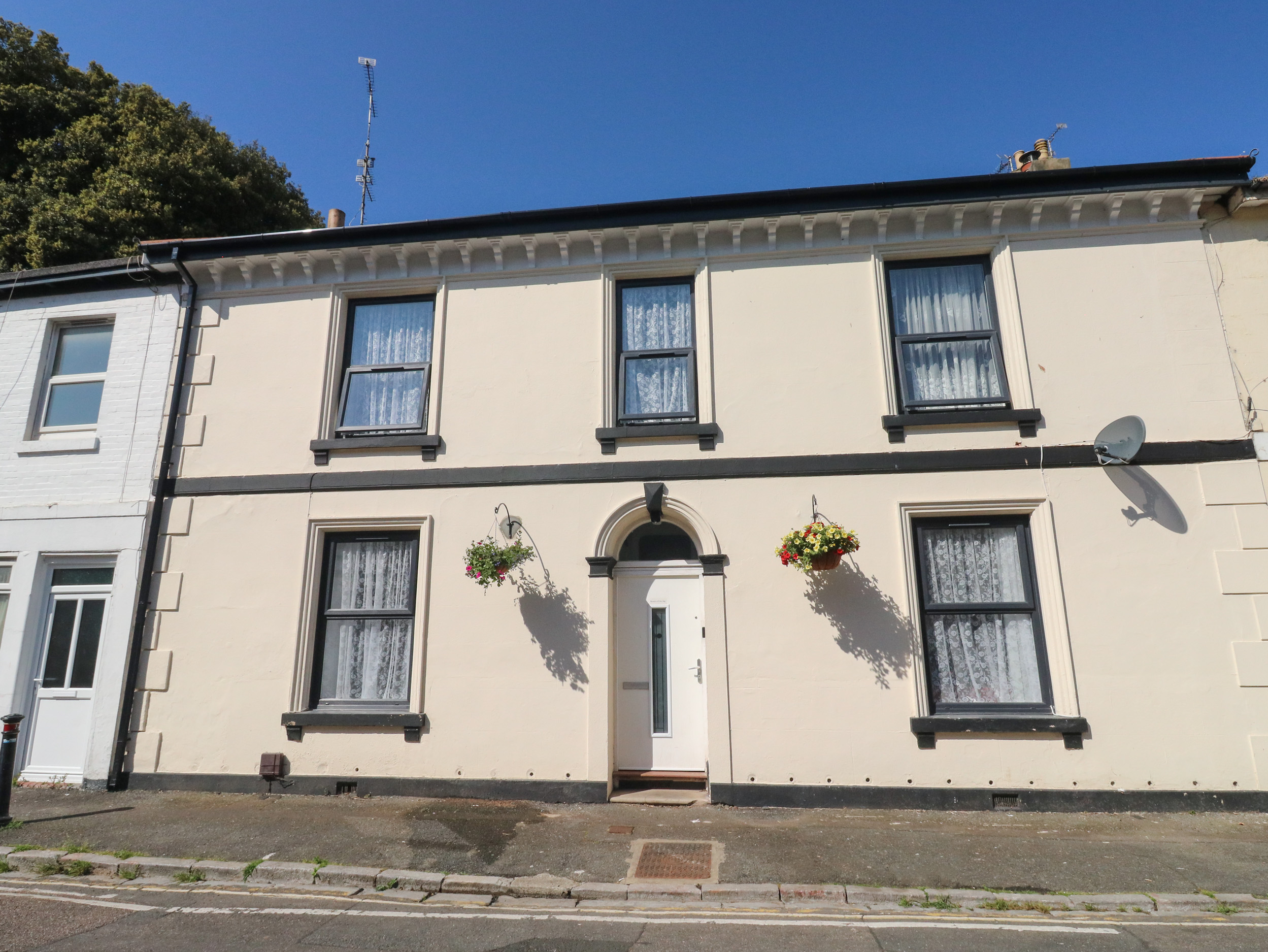 5 bedroom Cottage for rent in Torquay