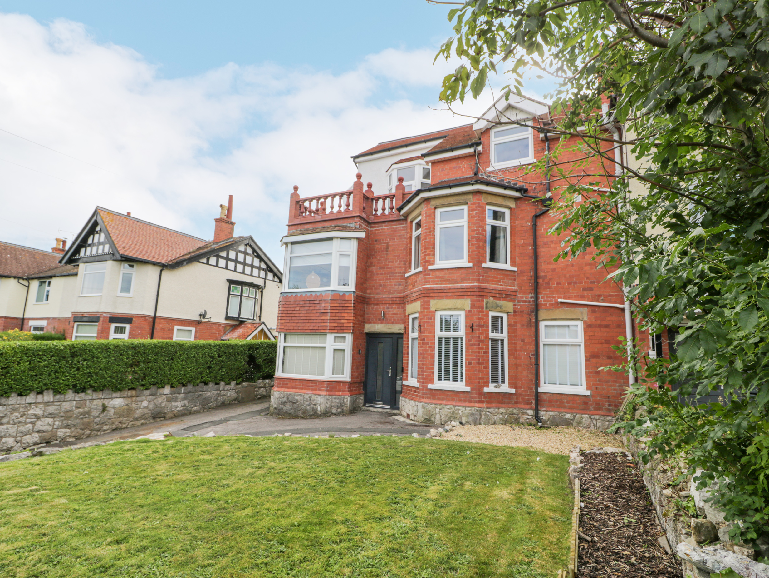 8 bedroom Cottage for rent in Rhos-on-Sea