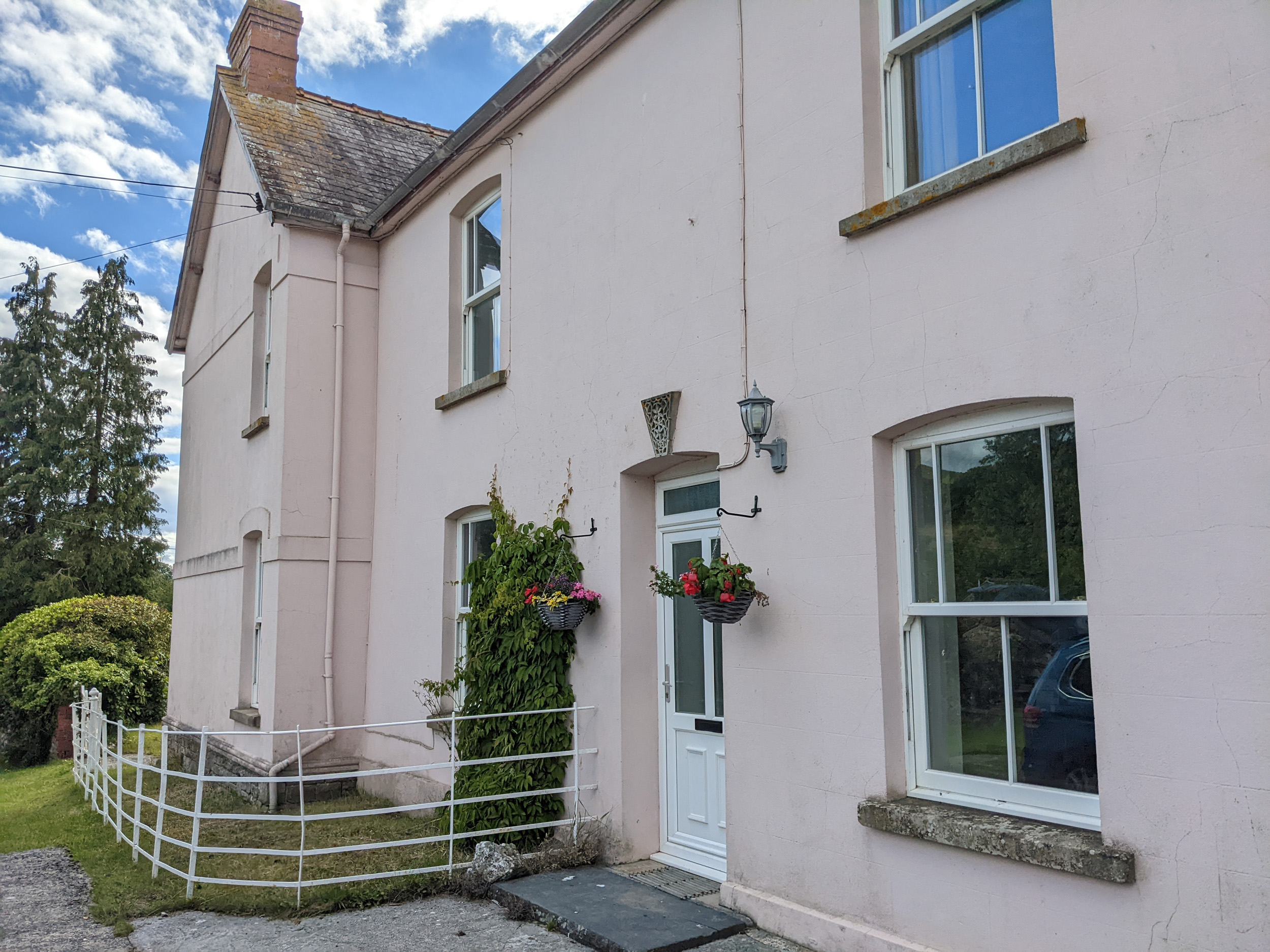 Ysgubor Fawr Dog Friendly Holiday Cottage in Llandovery Mid Wales