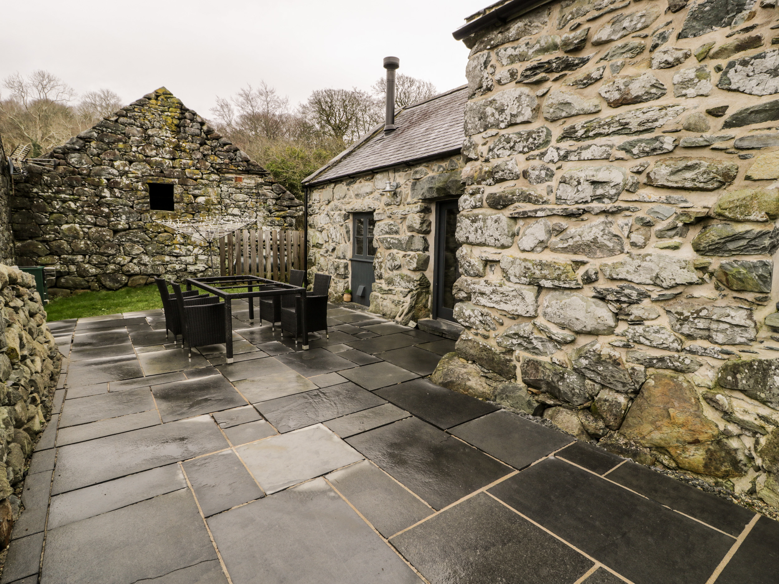 Beudy Bach, Llanfair Dog Friendly Holiday Cottage in Snowdonia and
