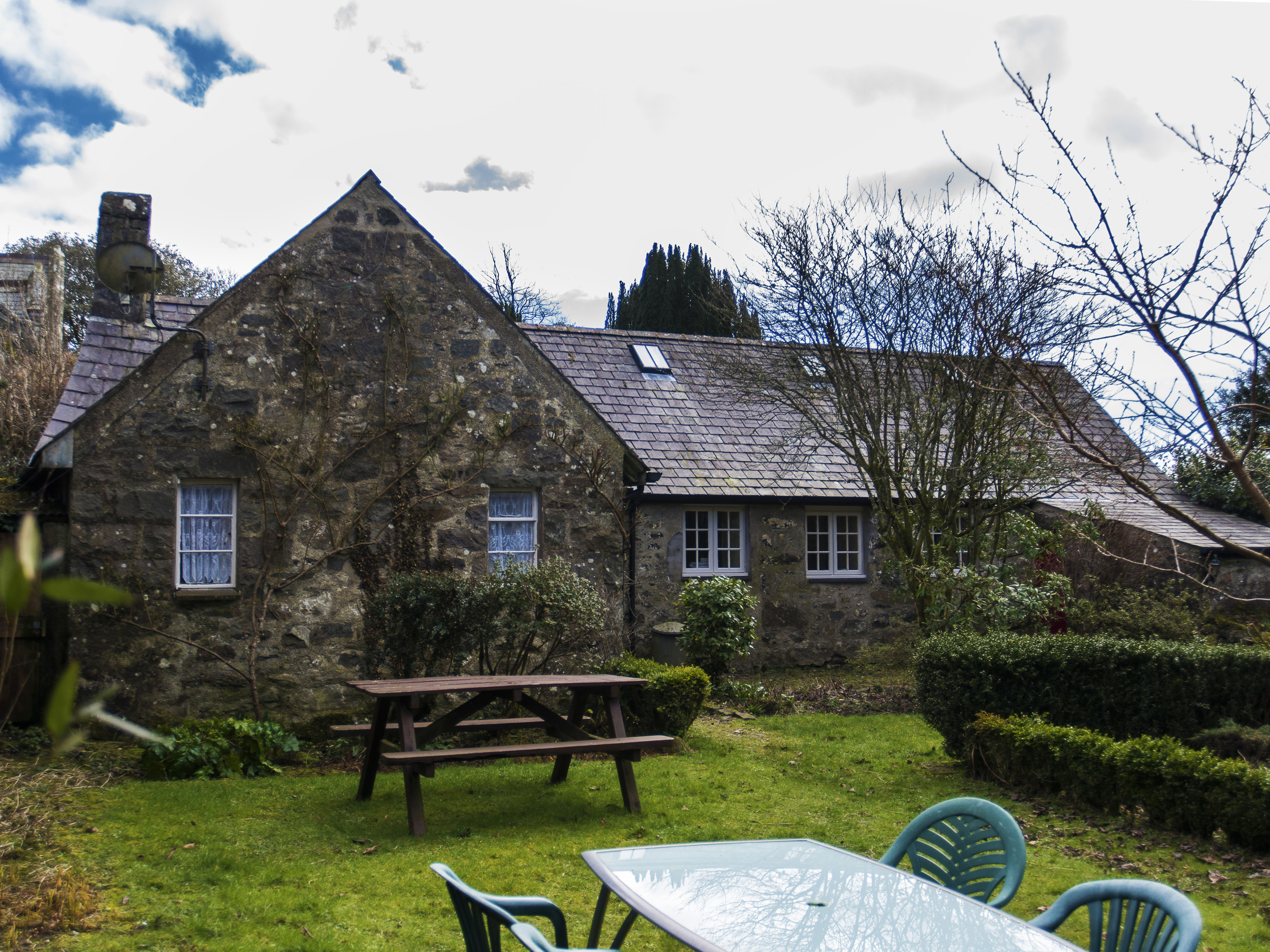 Rose Cottage, Pwllheli Dog Friendly Holiday Cottage in Snowdonia and