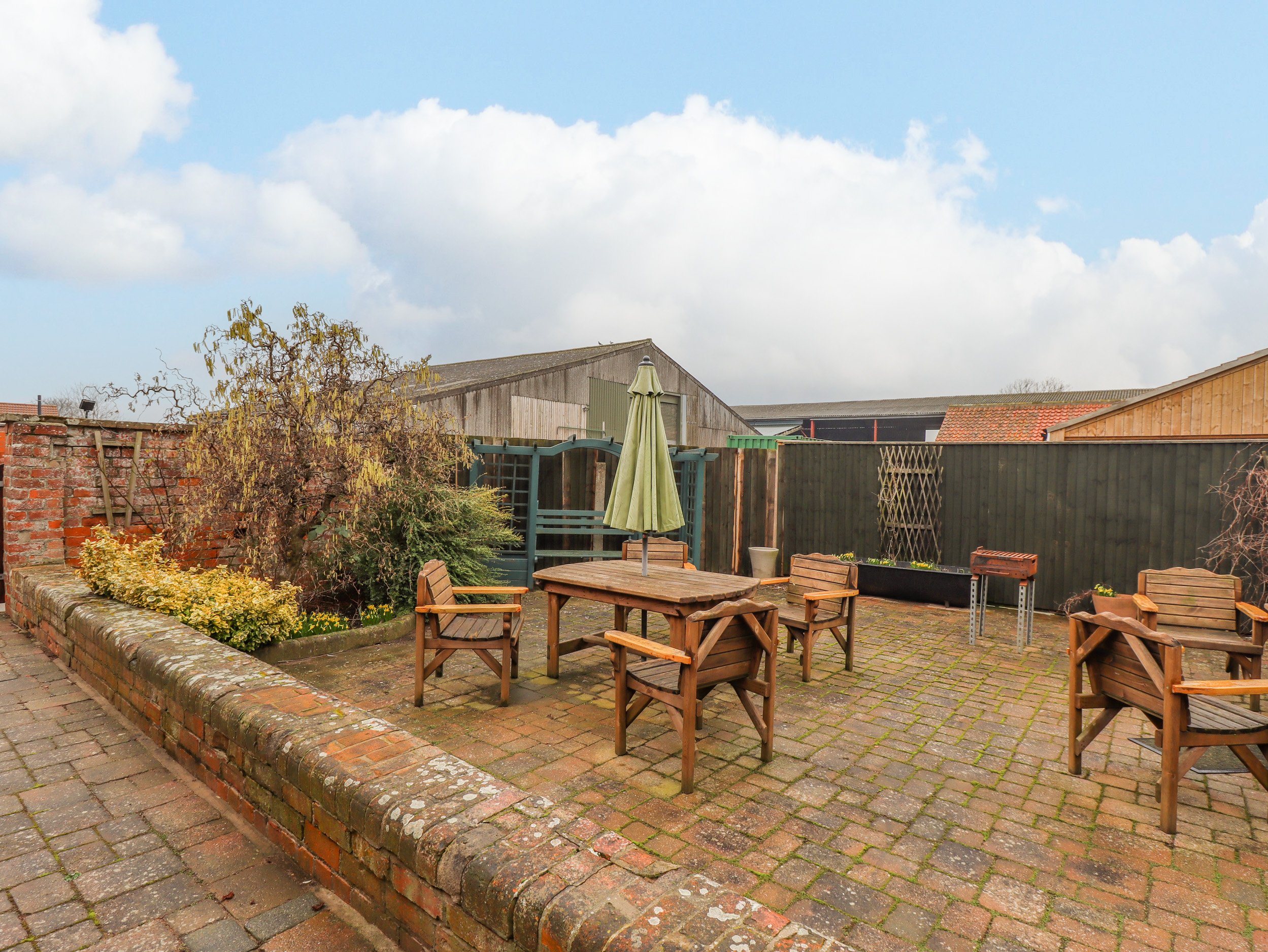 The Cow Shed Dog Friendly Holiday Cottage in Hogsthorpe East Anglia