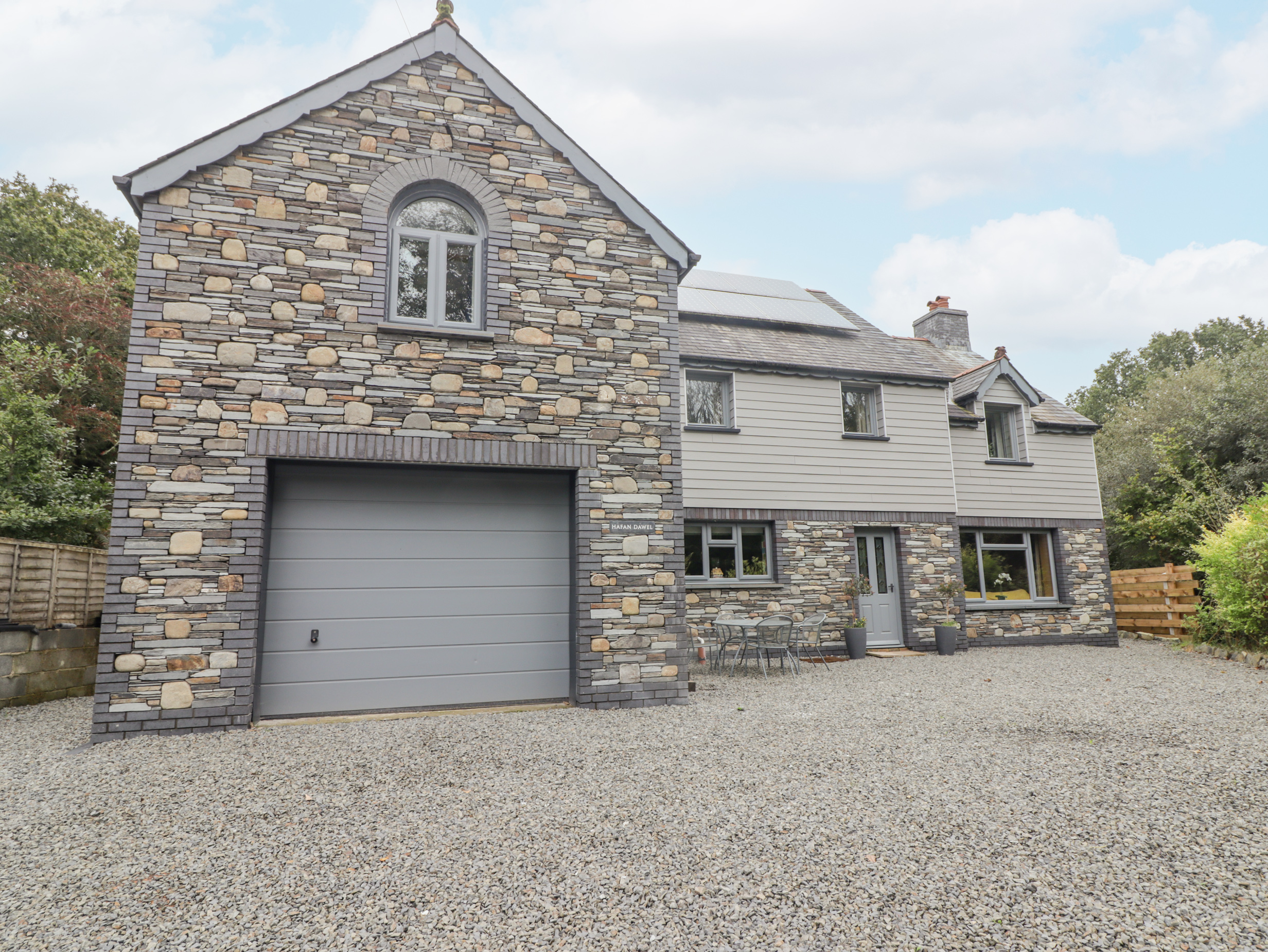 4 bedroom Cottage for rent in Newcastle Emlyn