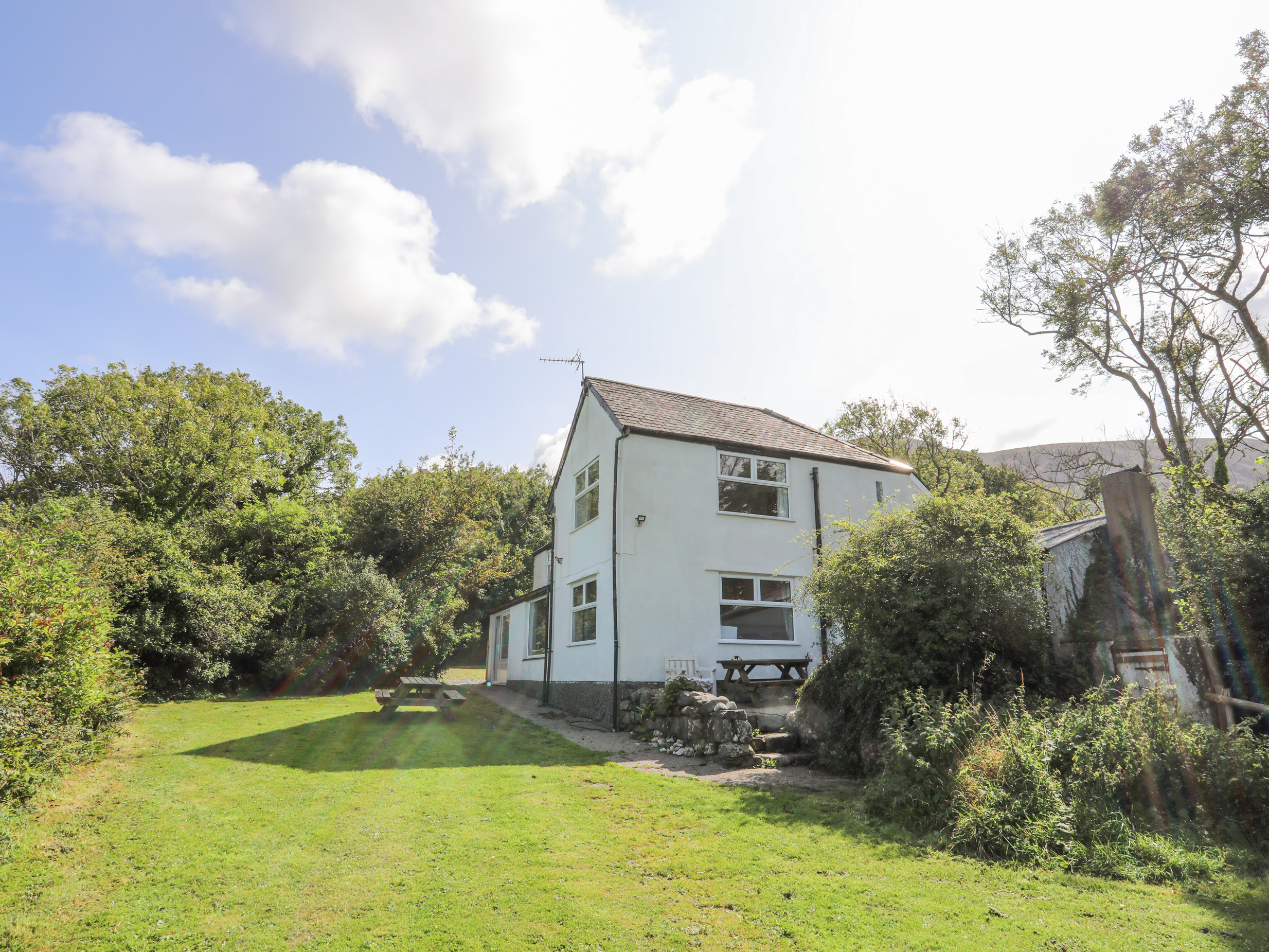 5 bedroom Cottage for rent in Llangefni