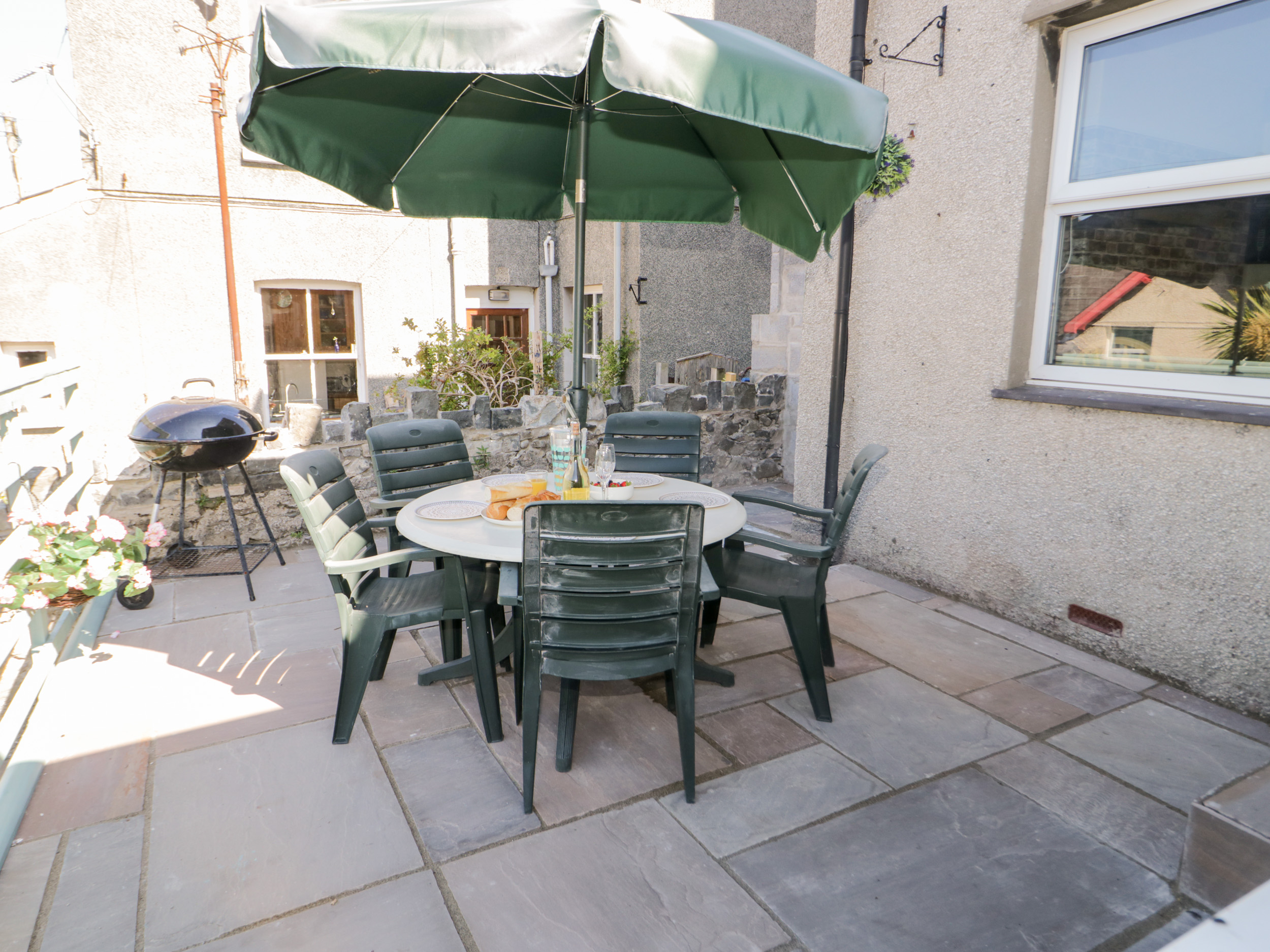 Aeronfa, Llanfairfechan Dog Friendly Holiday Cottage in Snowdonia and
