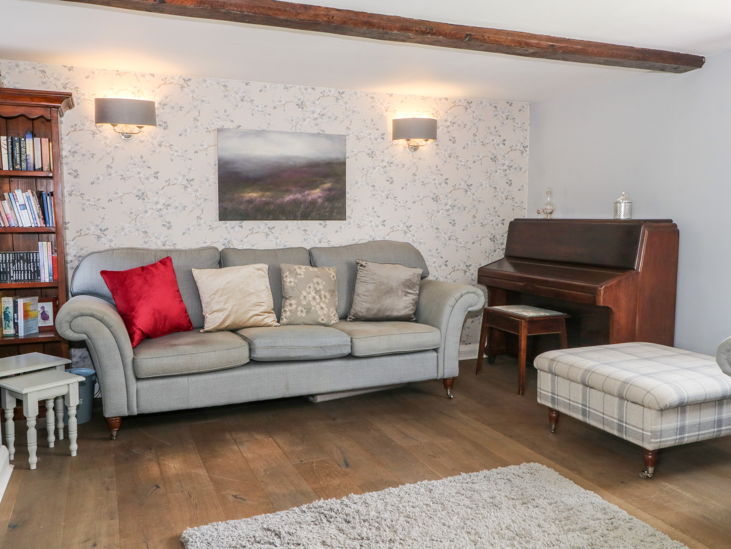 Quaker Cottage Dog Friendly Holiday Cottage in Wilmslow Peak