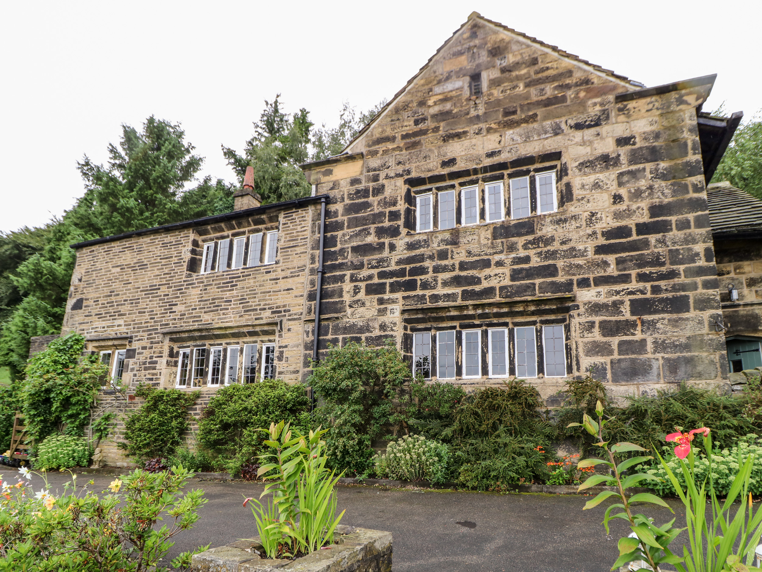 Warley Lodge, Halifax Dog Friendly Holiday Cottage in Yorkshire Dales