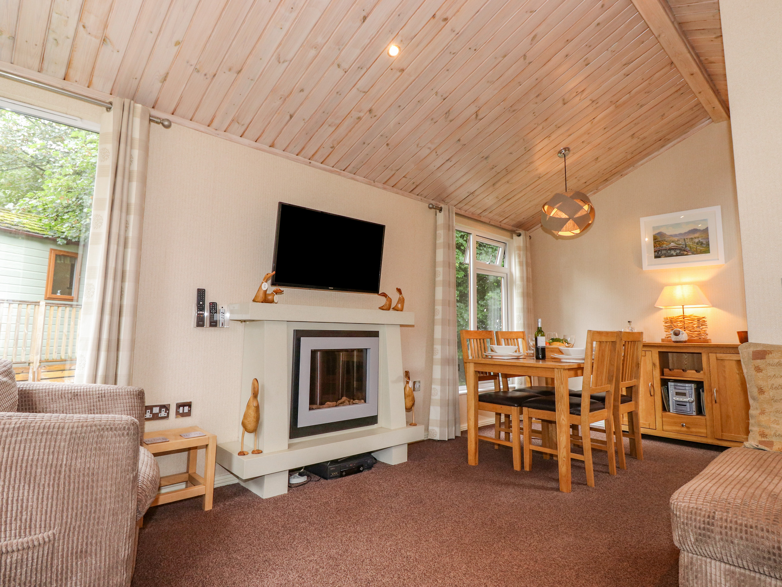 Squirrels Leap Lodge, Windermere Dog Friendly Holiday Cottage in The