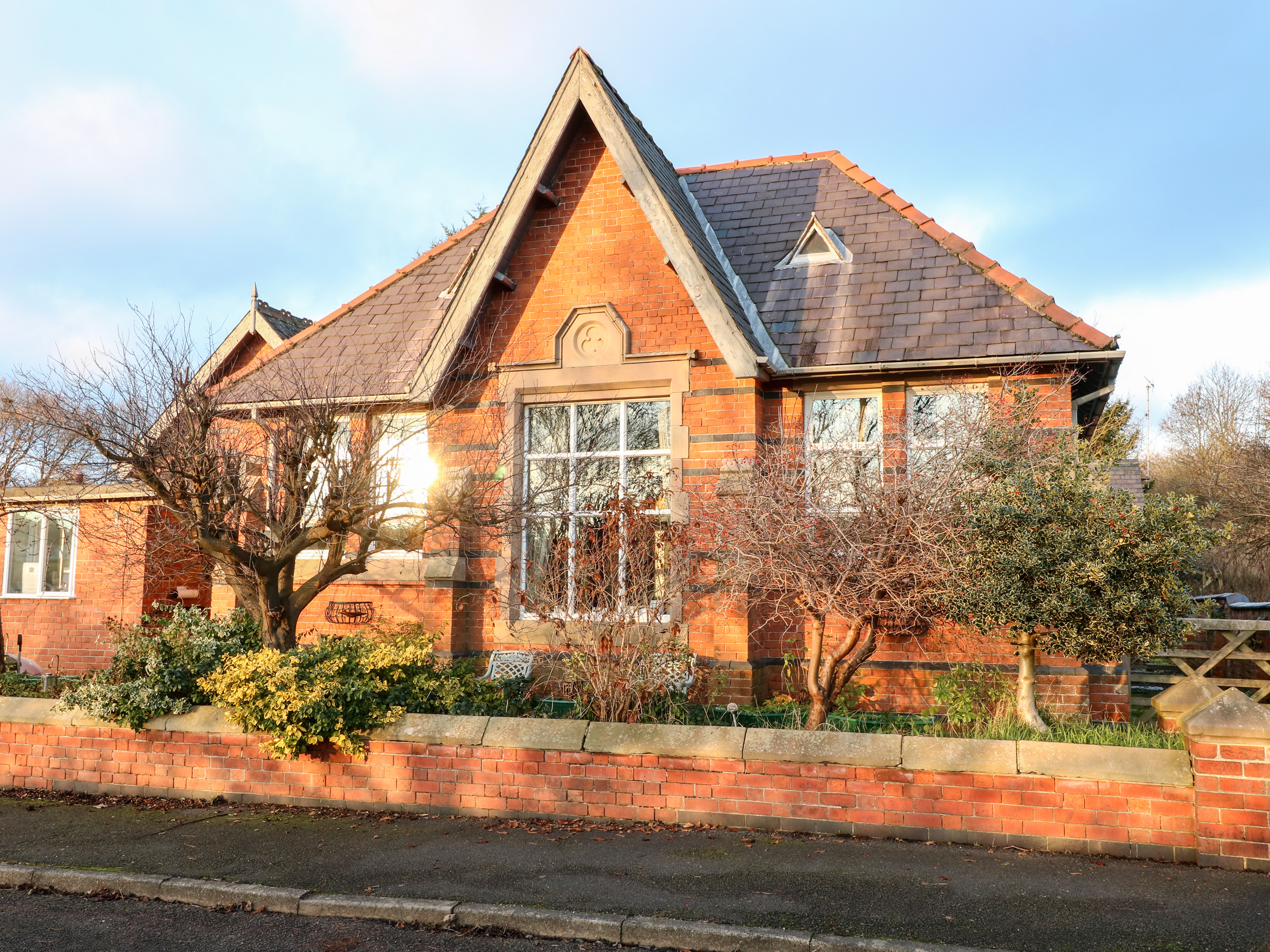 Hartshay Old School, Ripley, Derbyshire Dog Friendly Holiday Cottage