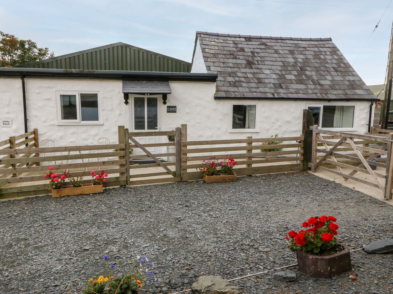 Y Beudy, Waunfawr Dog Friendly Holiday Cottage in Snowdonia and North