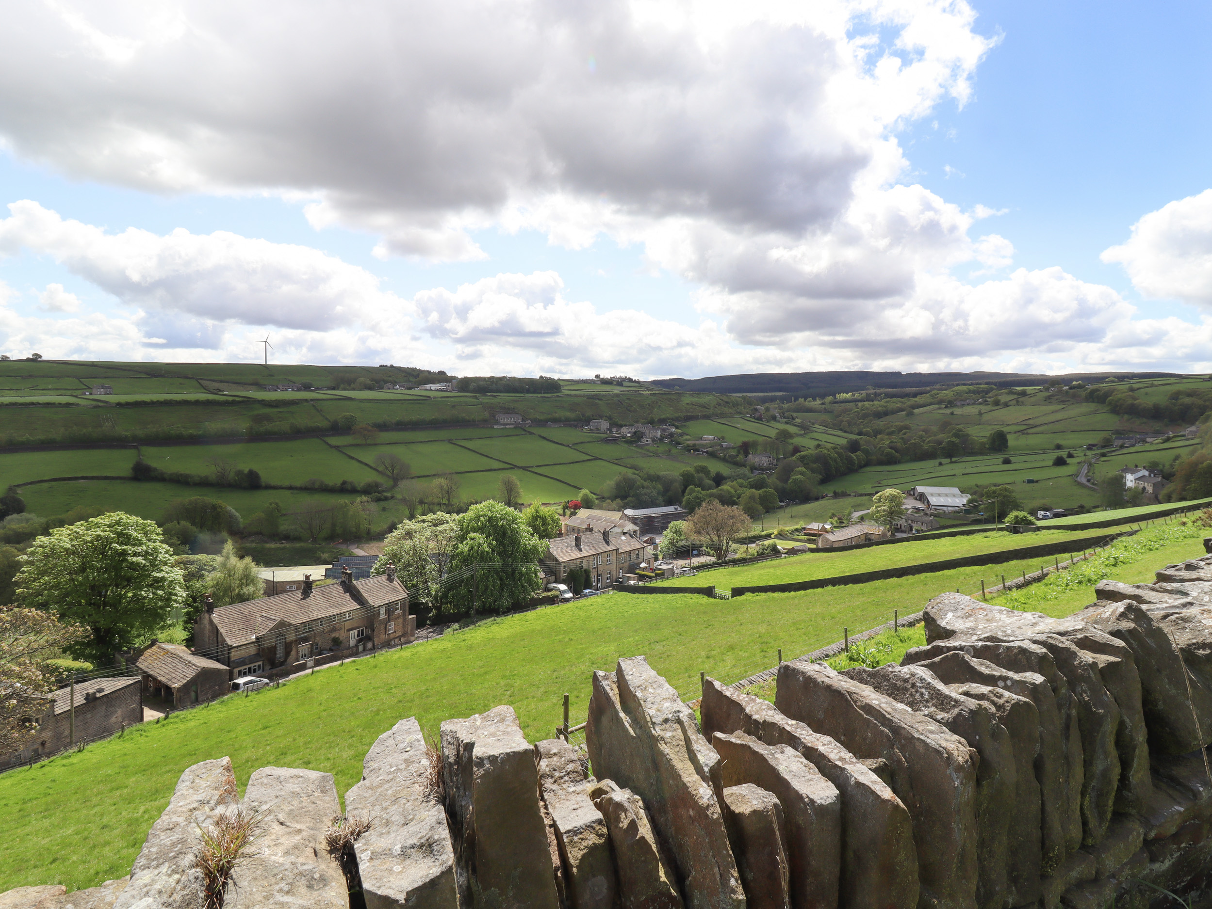 The Barn, Holmfirth, Yorkshire. Split-level. 3 bedrooms. Rural location. Pets welcome. Bike storage.