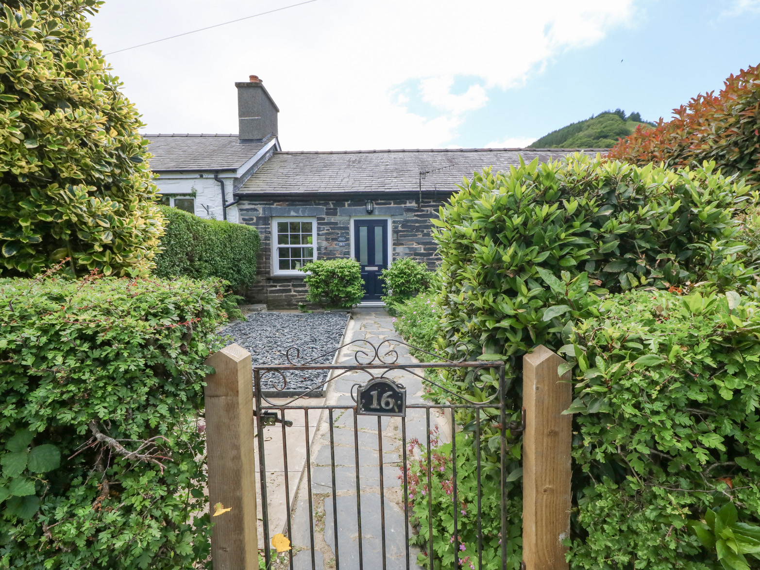 2 bedroom Cottage for rent in Tywyn