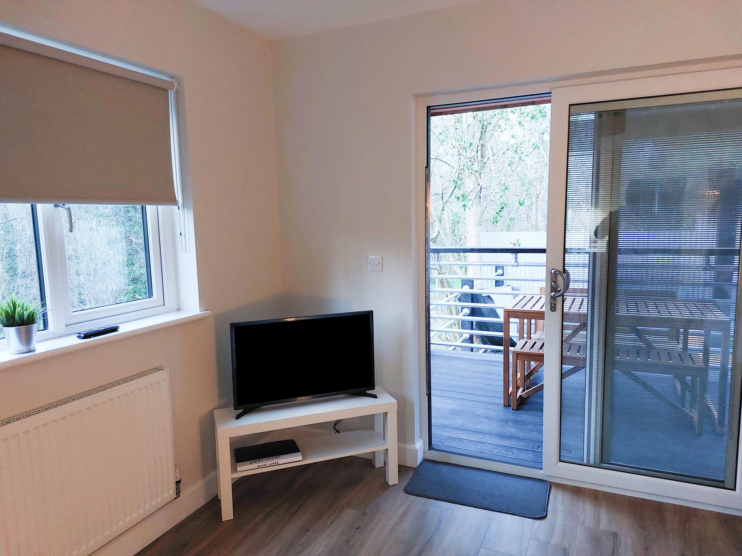 Dinas Lodge, Caernarfon Dog Friendly Holiday Cottage in Snowdonia and