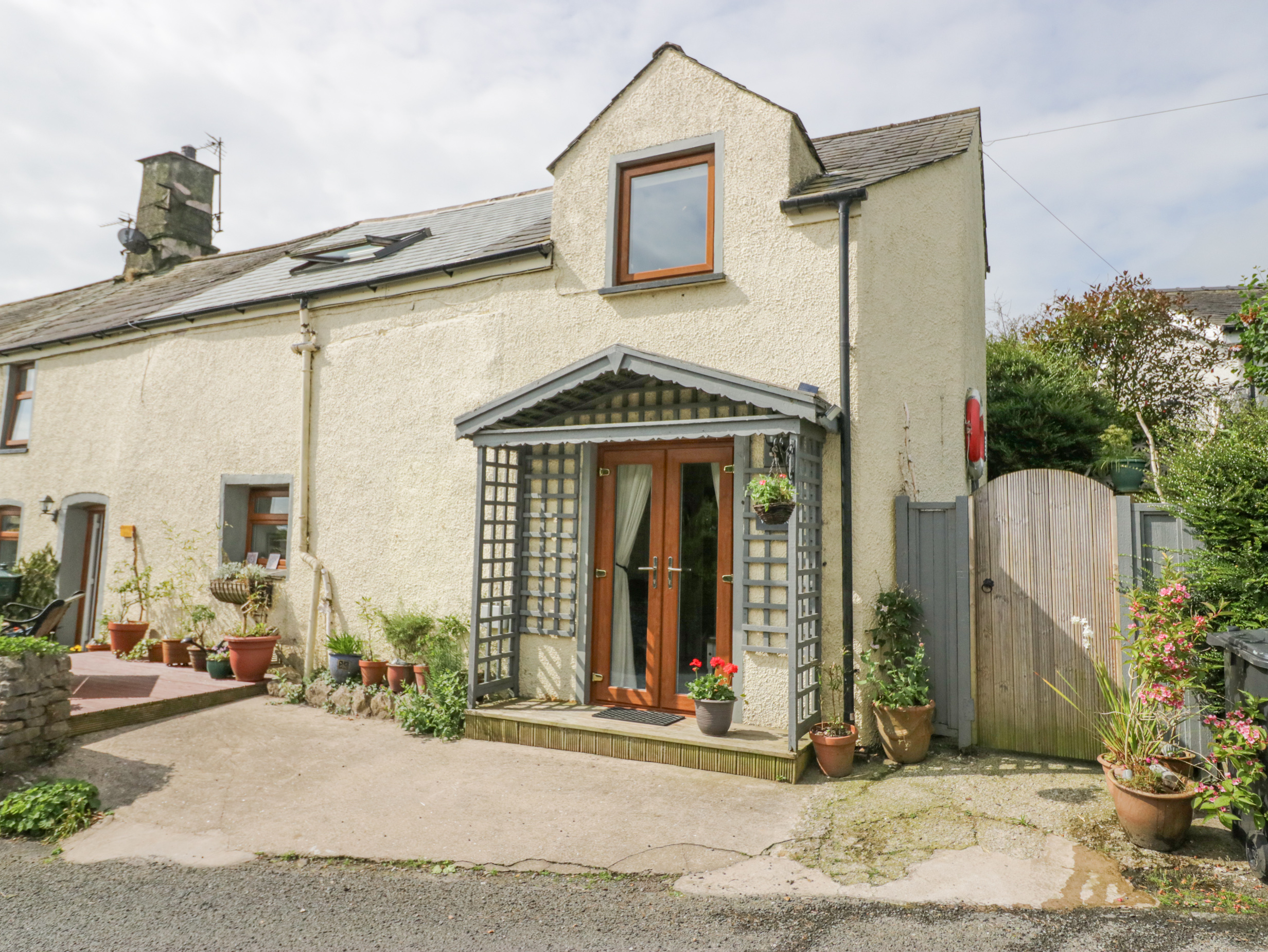 1 bedroom Cottage for rent in Spark Bridge