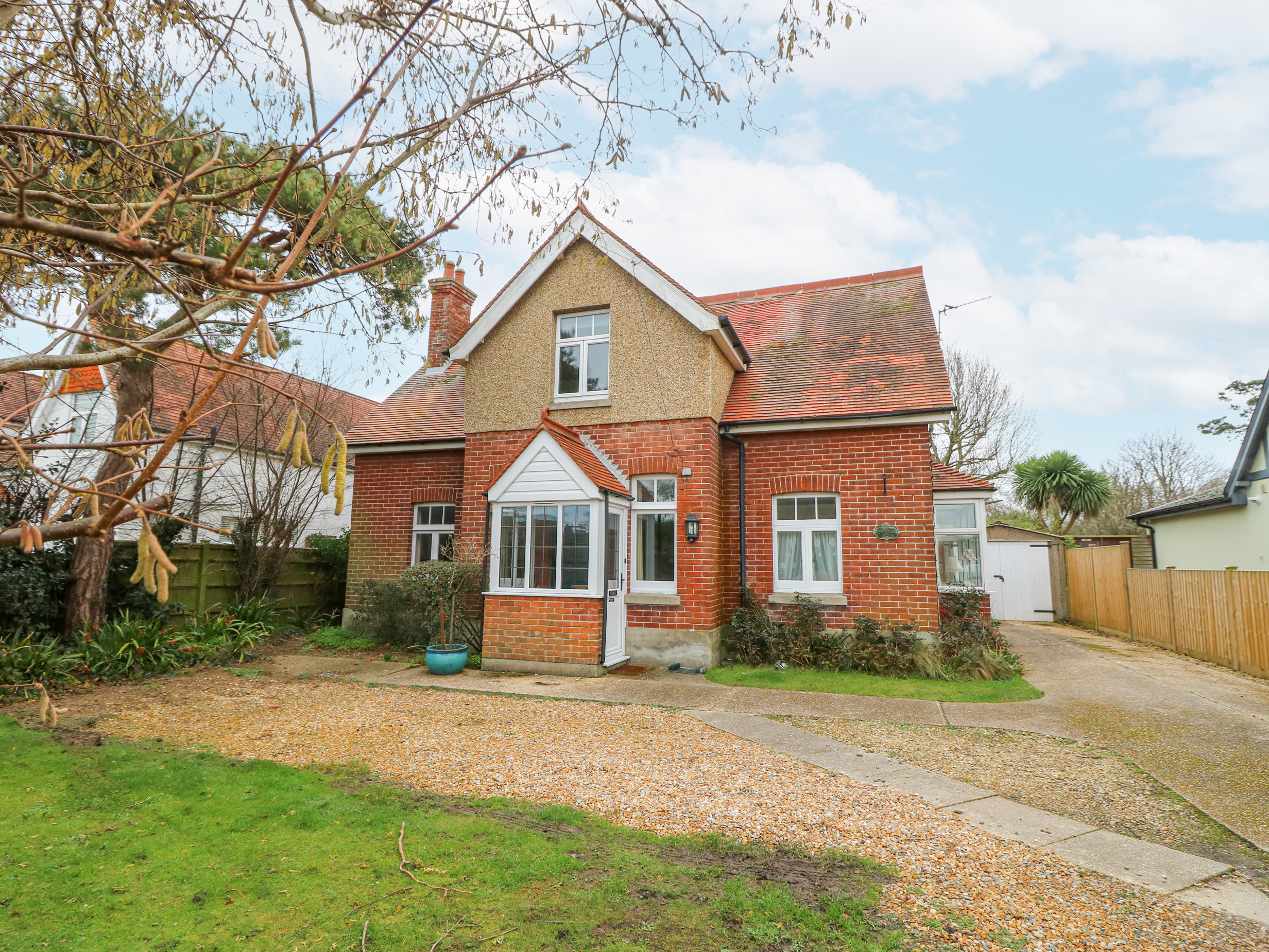 3 bedroom Cottage for rent in Hayling Island