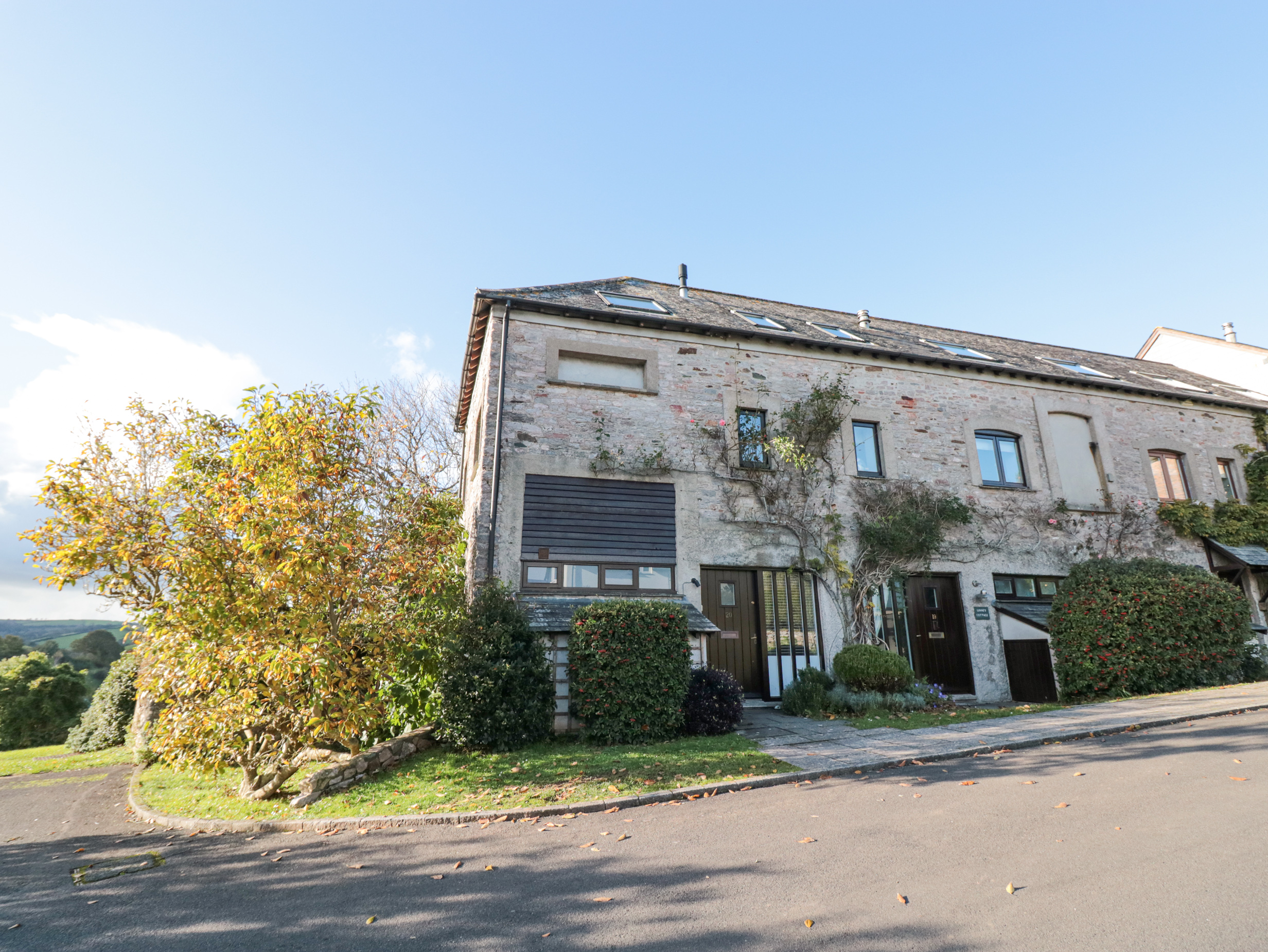 3 bedroom Cottage for rent in Dartmouth