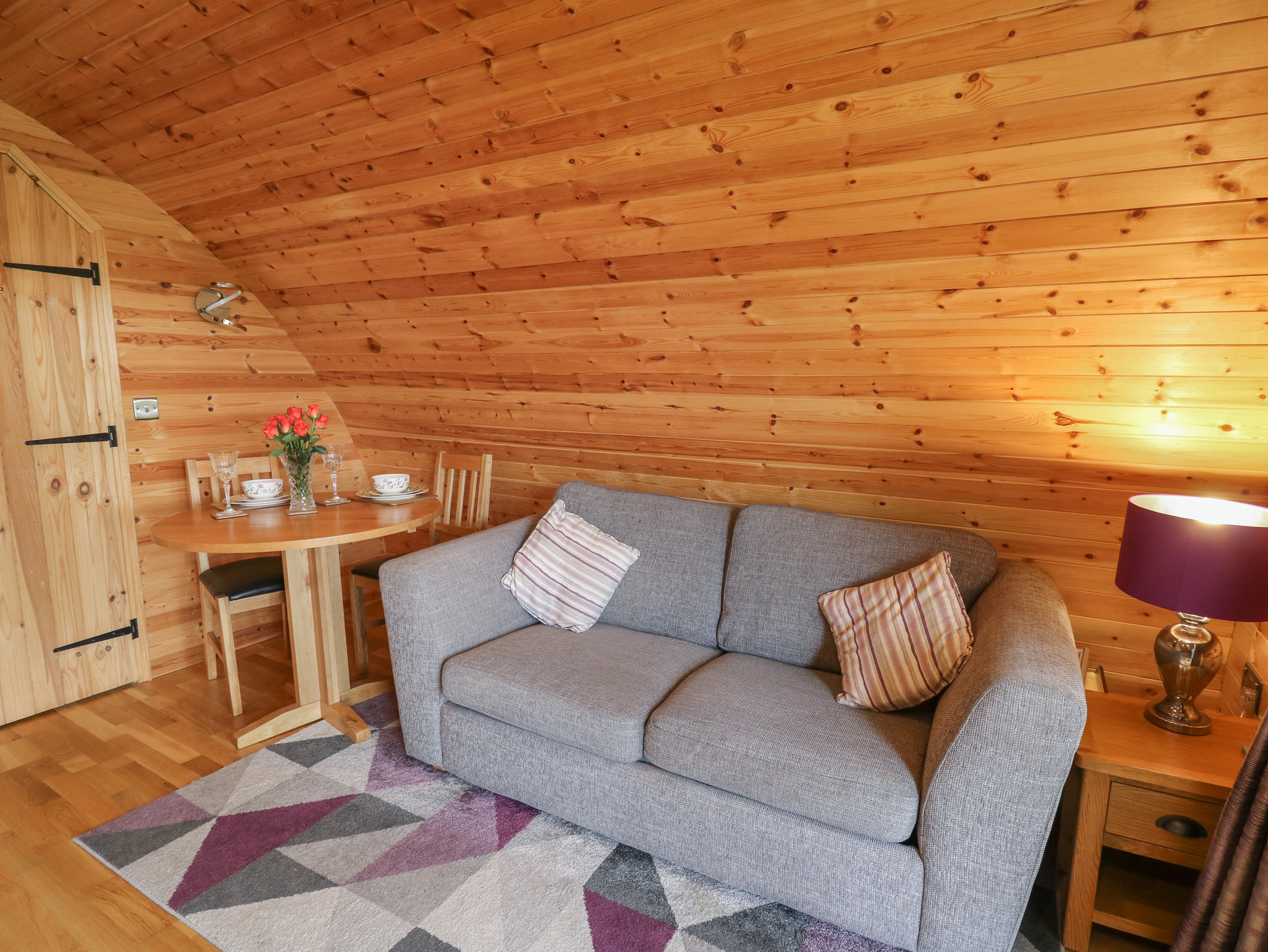 Pine Lodge, Llanddessant near Llandovery, Mid Wales, dog-free, hot tub, romantic, couples, 1bedroom.