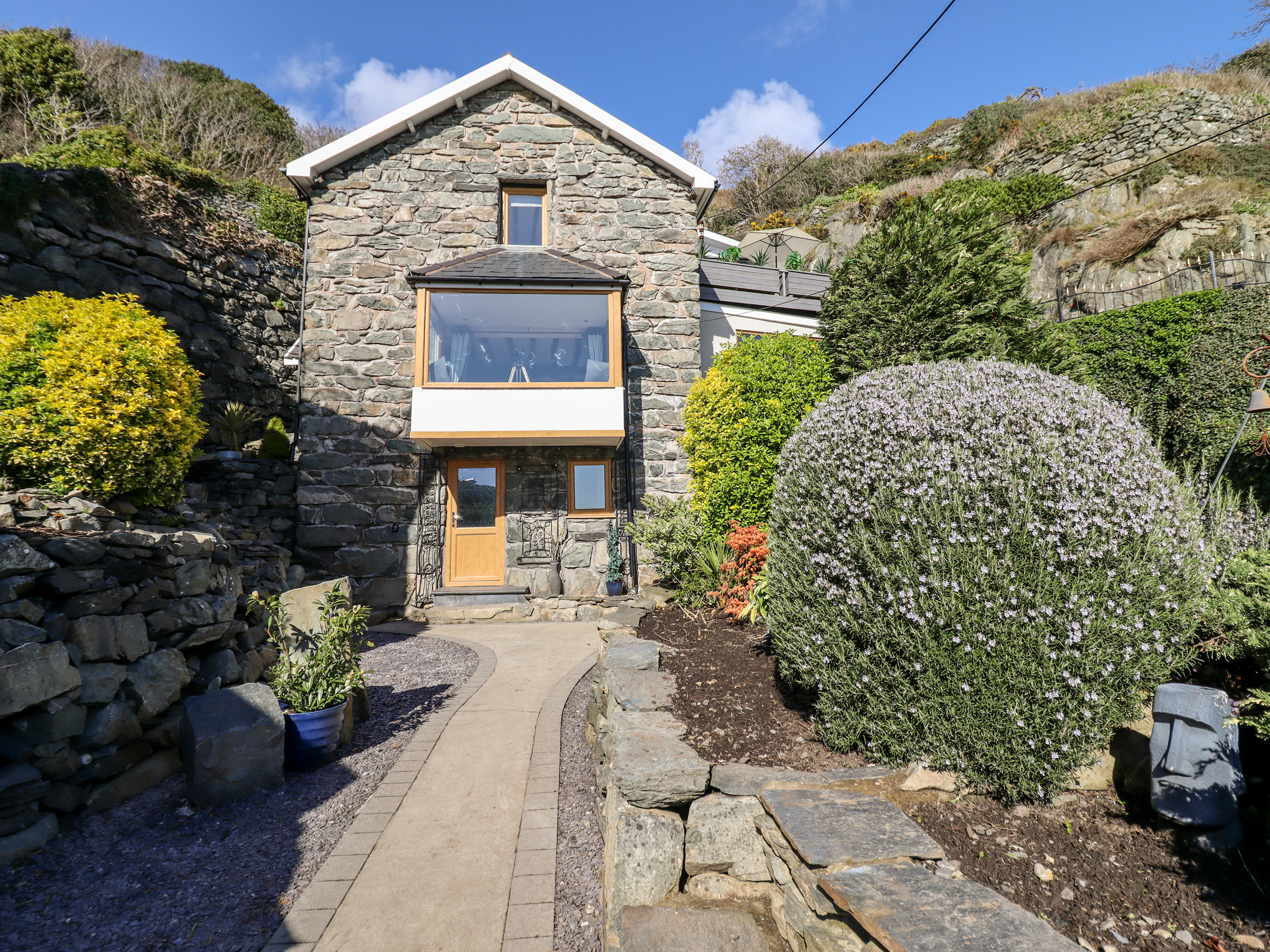 Ty'n-Y-Ffynnon Cottage, Barmouth, elevated position, sea views, beach nearby,  set over four floors.