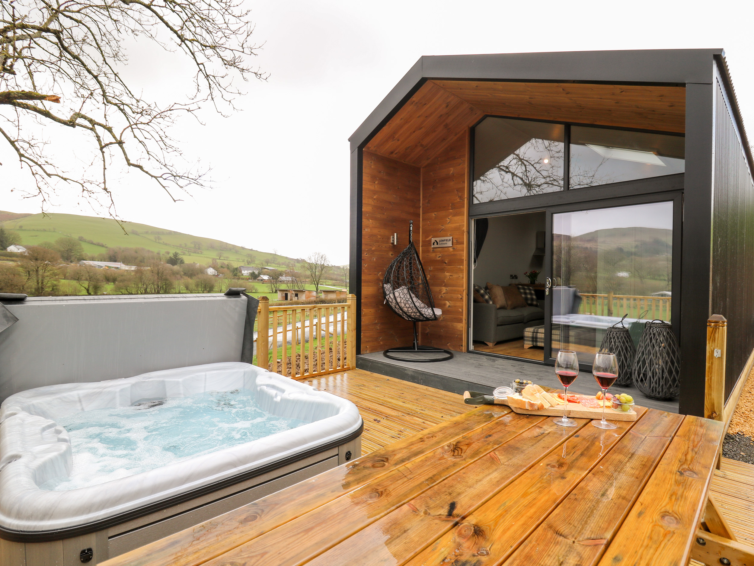 Doe Lodge, Rhayader, Mid Wales, Powys, Nantmel, Open-plan, Barn, Hot tub, Enclosed decking, Sofa bed