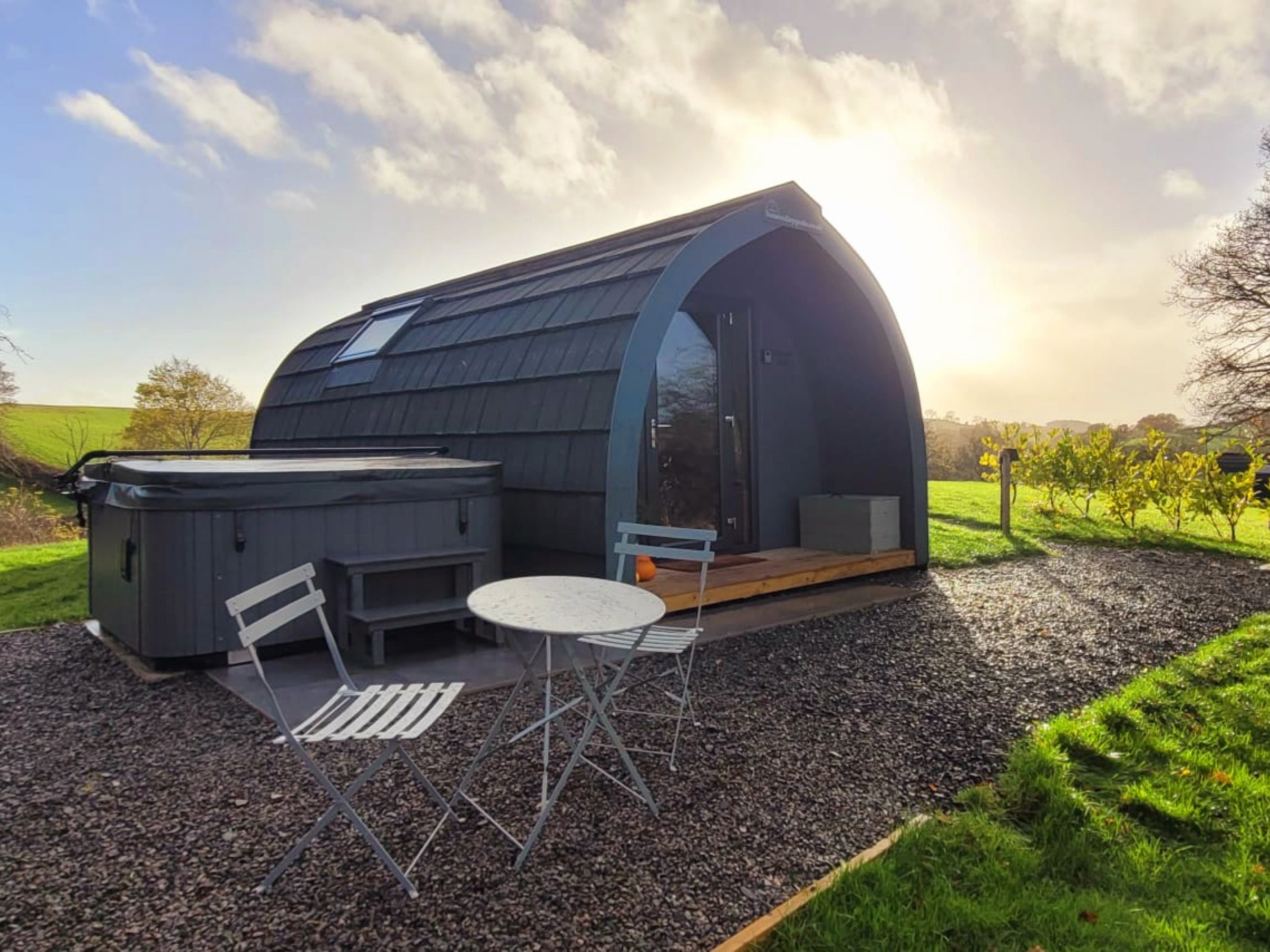 Aderyn Pod, Guilsfield, Powys, hot tub, countryside views, romantic, family-friendly, stylish, 1 bed