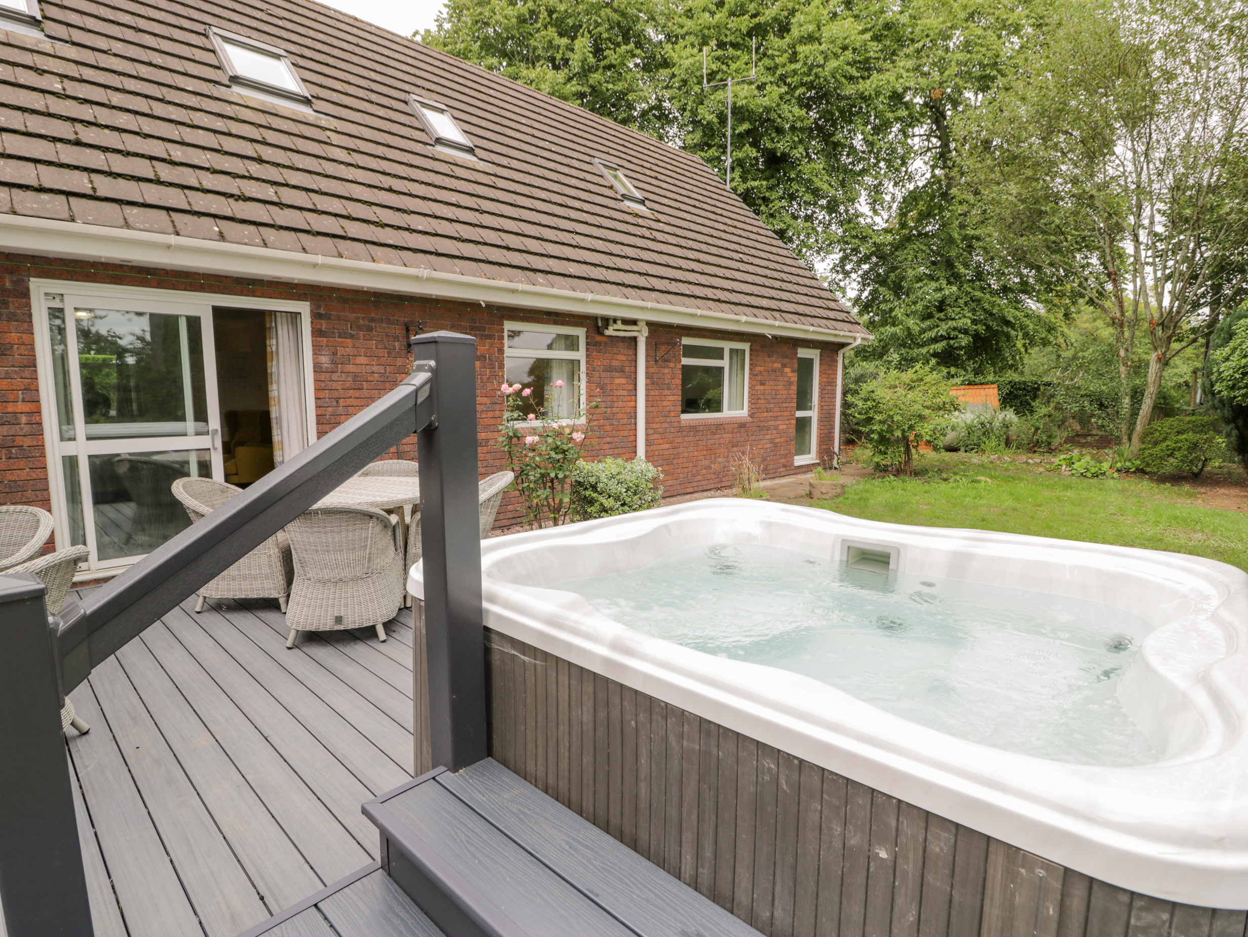 Woodlands Retreat nr Ruthin, Denbighshire. Four-bedroom holiday home with on-site facilities. Rural.