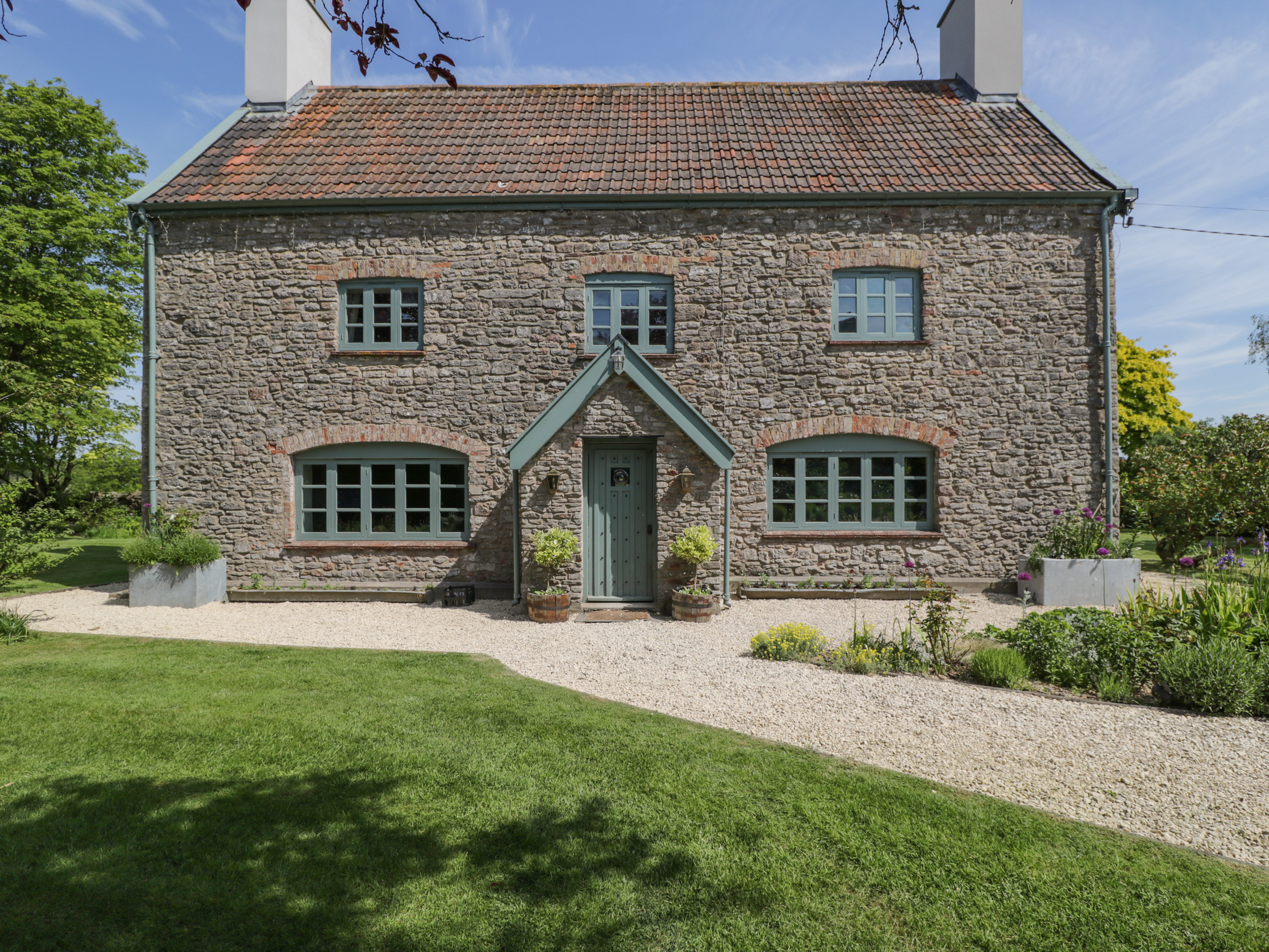 Manor Farm House is in Failand, Somerset. Four-bedroom home, with hot tub, private pond, and gardens