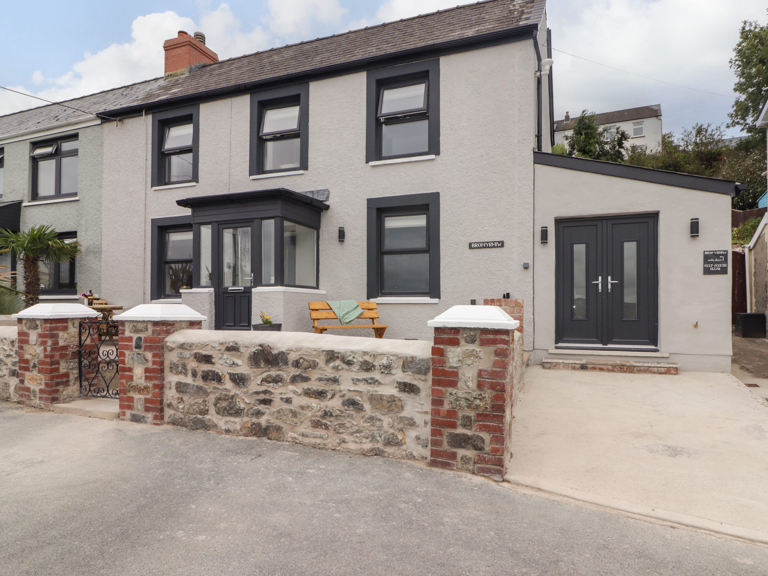 3 bedroom Cottage for rent in Goodwick