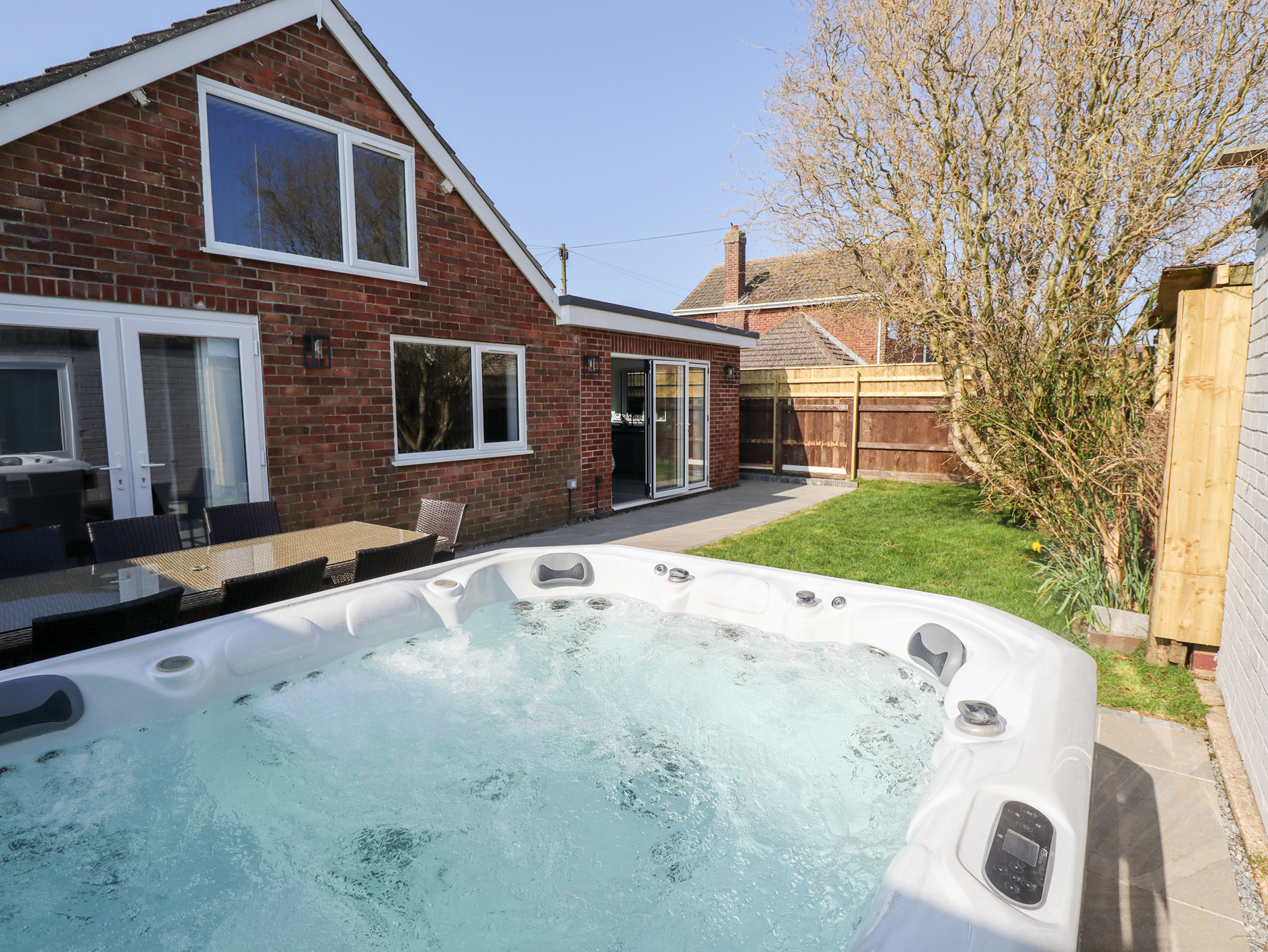 The Beach Haven, Mablethorpe, Lincolnshire. Four bedrooms. Garden with hot tub. Near beach. Parking.