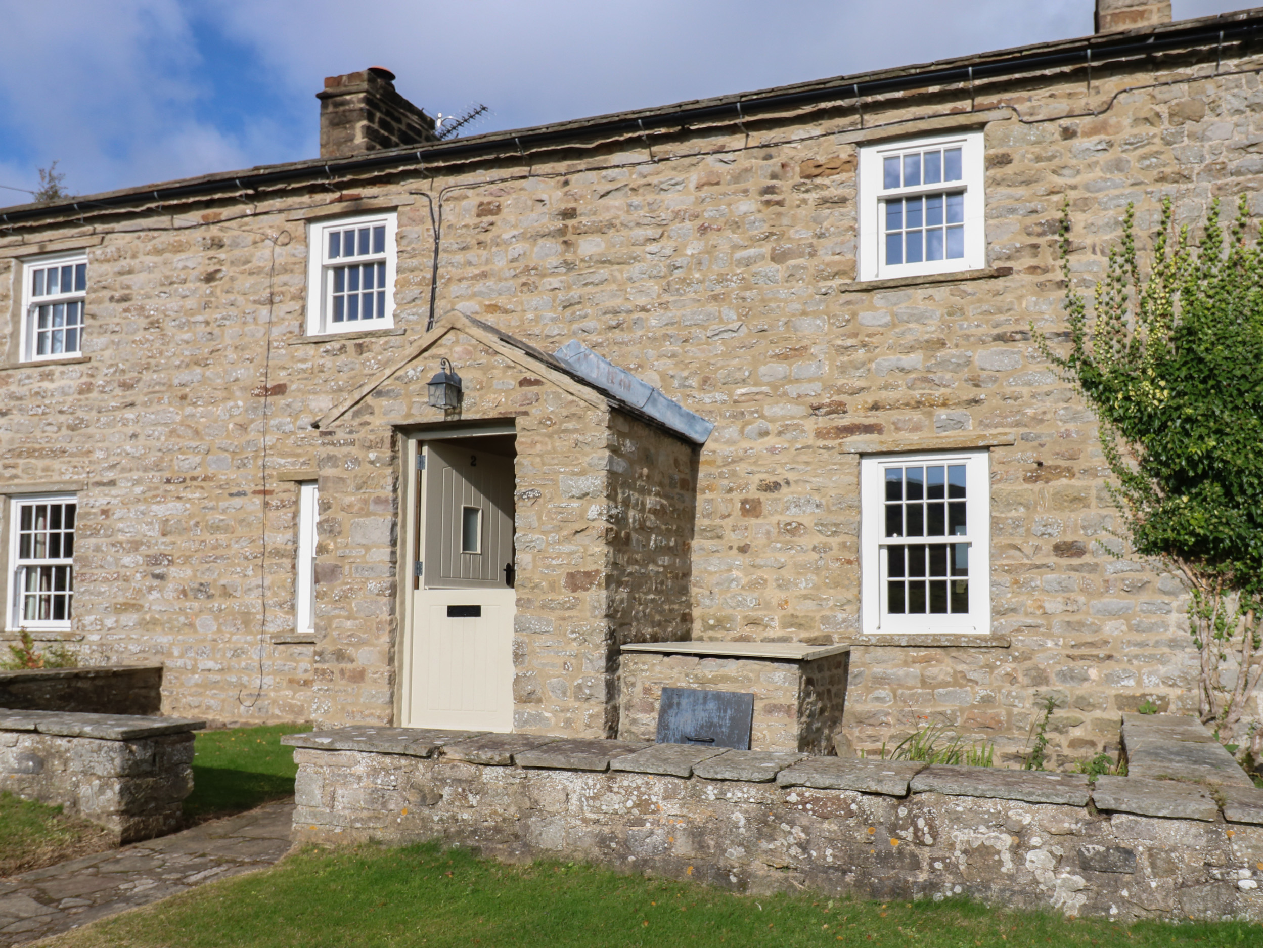 2 bedroom Cottage for rent in Richmond