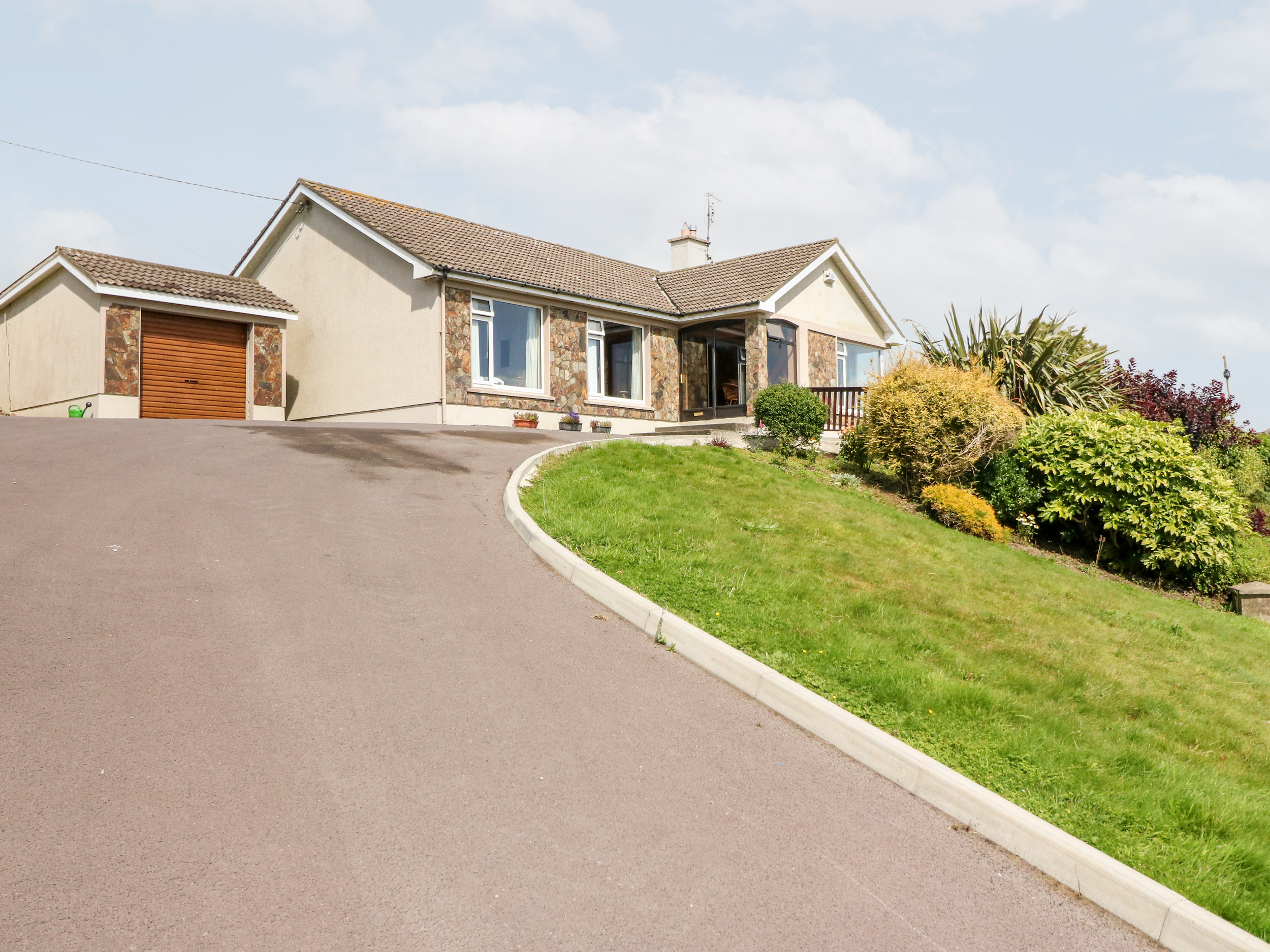 3 bedroom Cottage for rent in Rosscarbery
