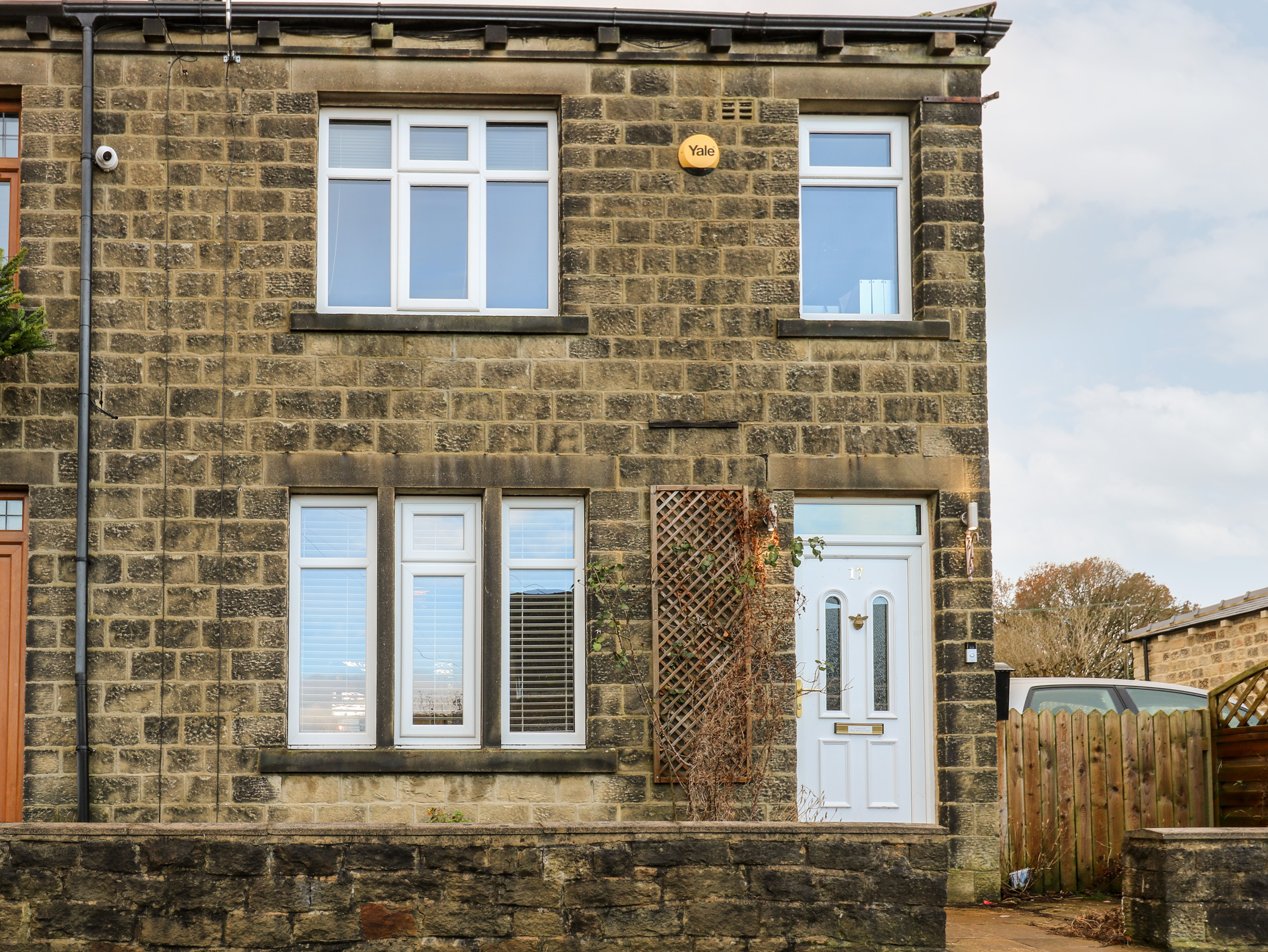 Hazel Cottage, Sutton-In-Craven, North Yorkshire. Near National Park. Hot tub. Pet-friendly. Parking