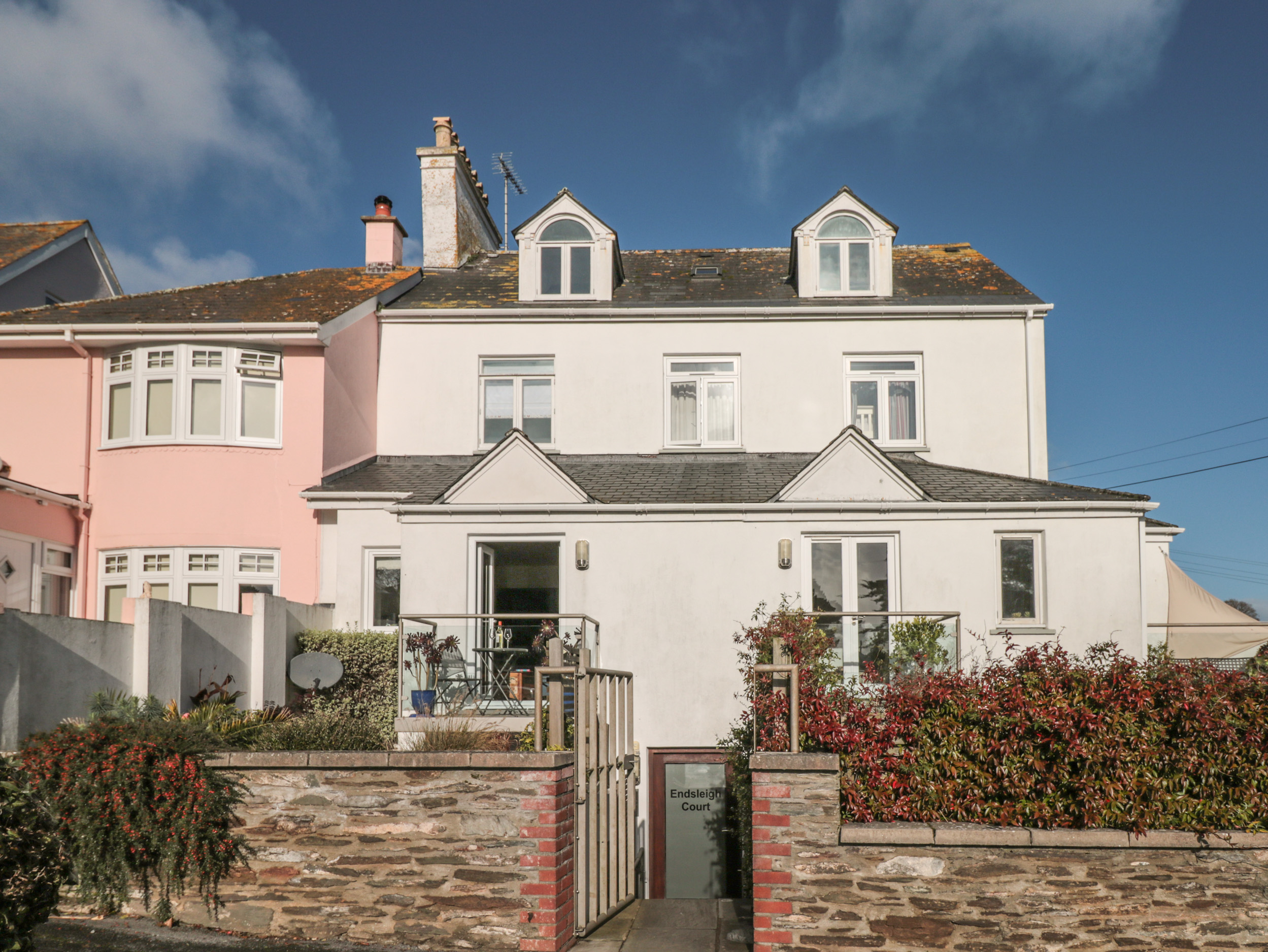 2 bedroom Cottage for rent in Dartmouth