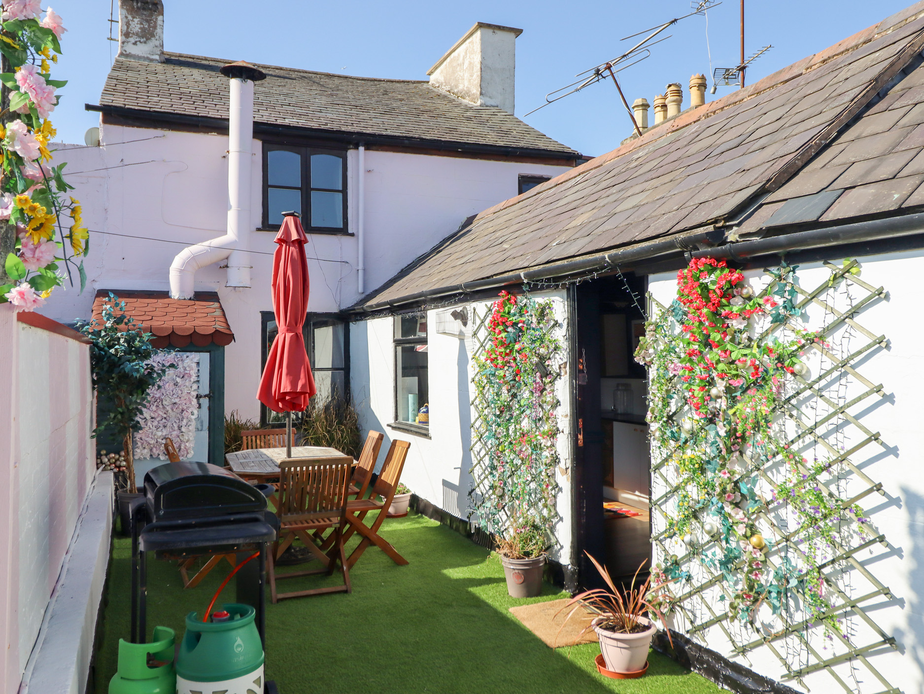 3 bedroom Cottage for rent in Holywell