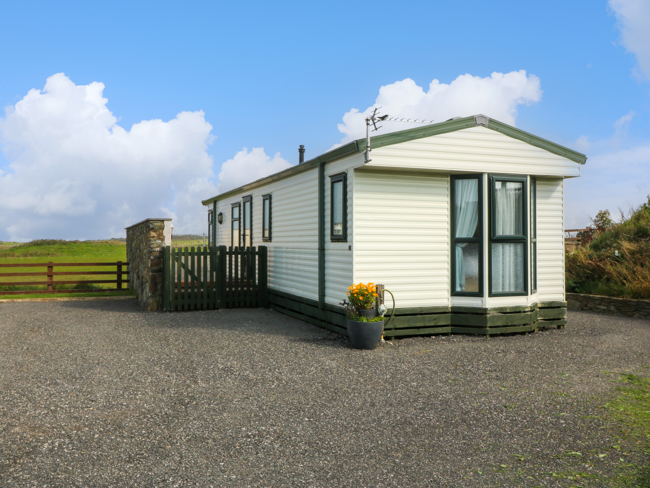 2 bedroom Cottage for rent in Cemaes Bay